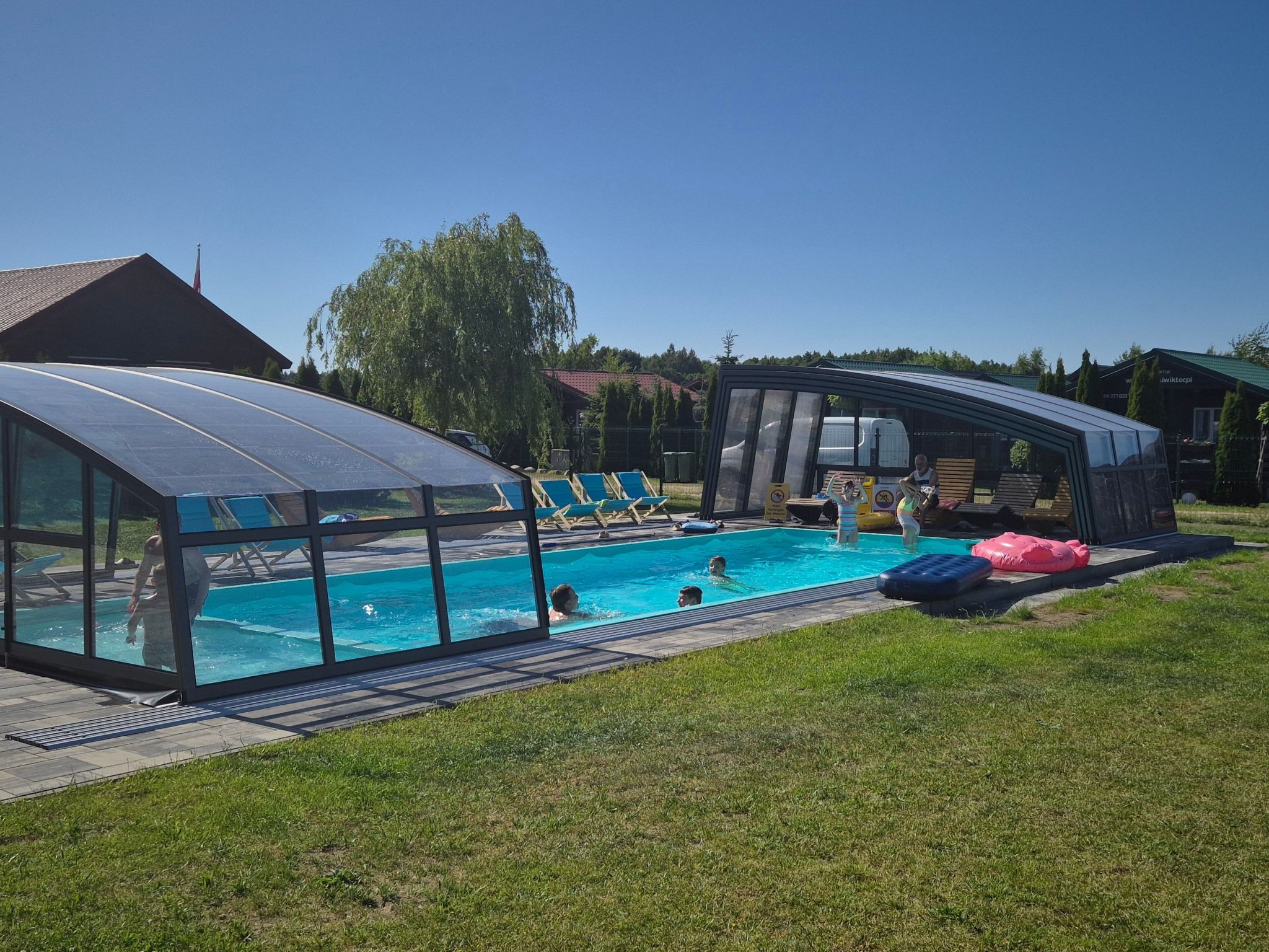 "New 5" mit gemeinschaftlichem Pool-Binnen