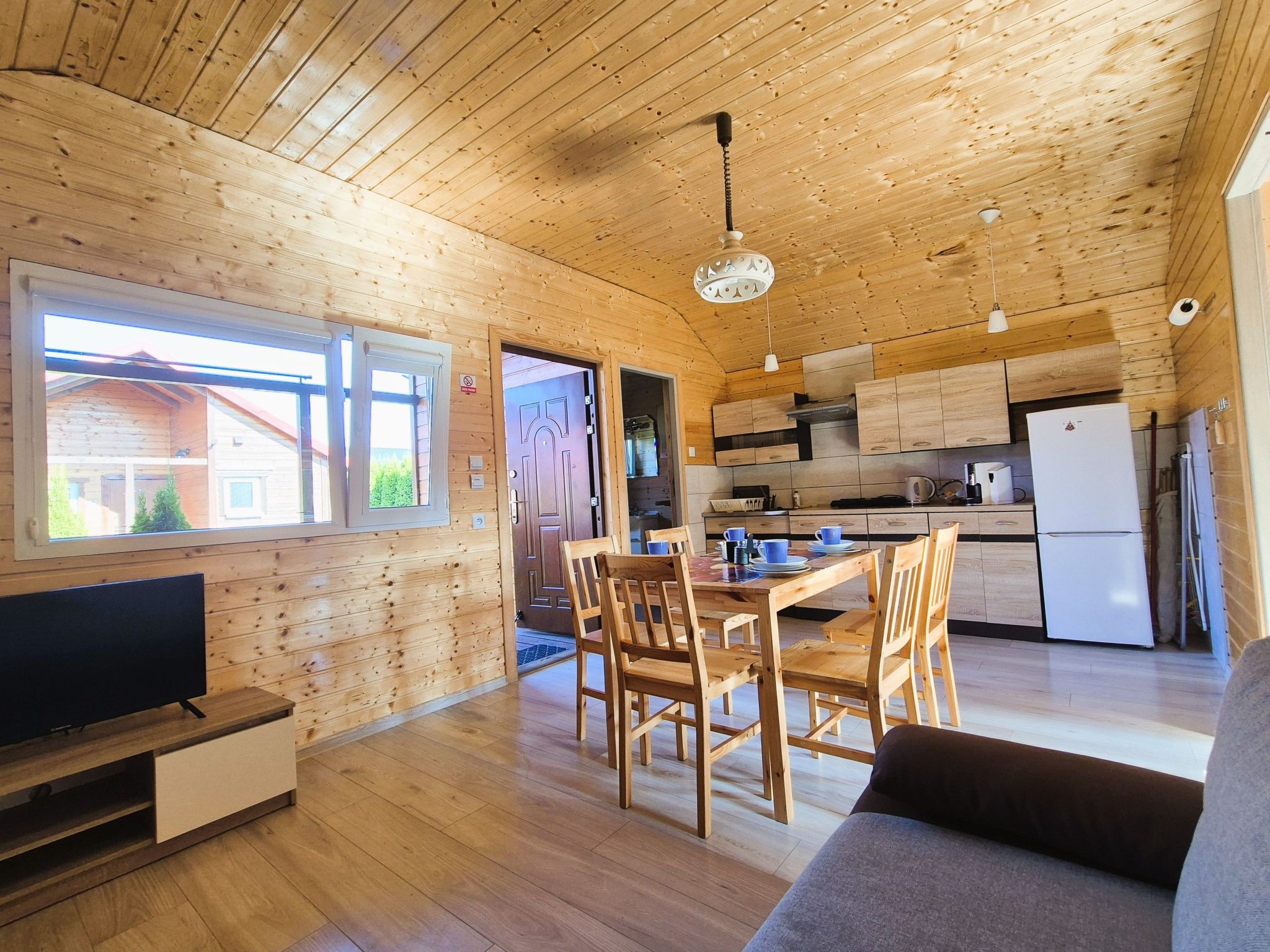 "New 5" mit gemeinschaftlichem Pool-Binnen