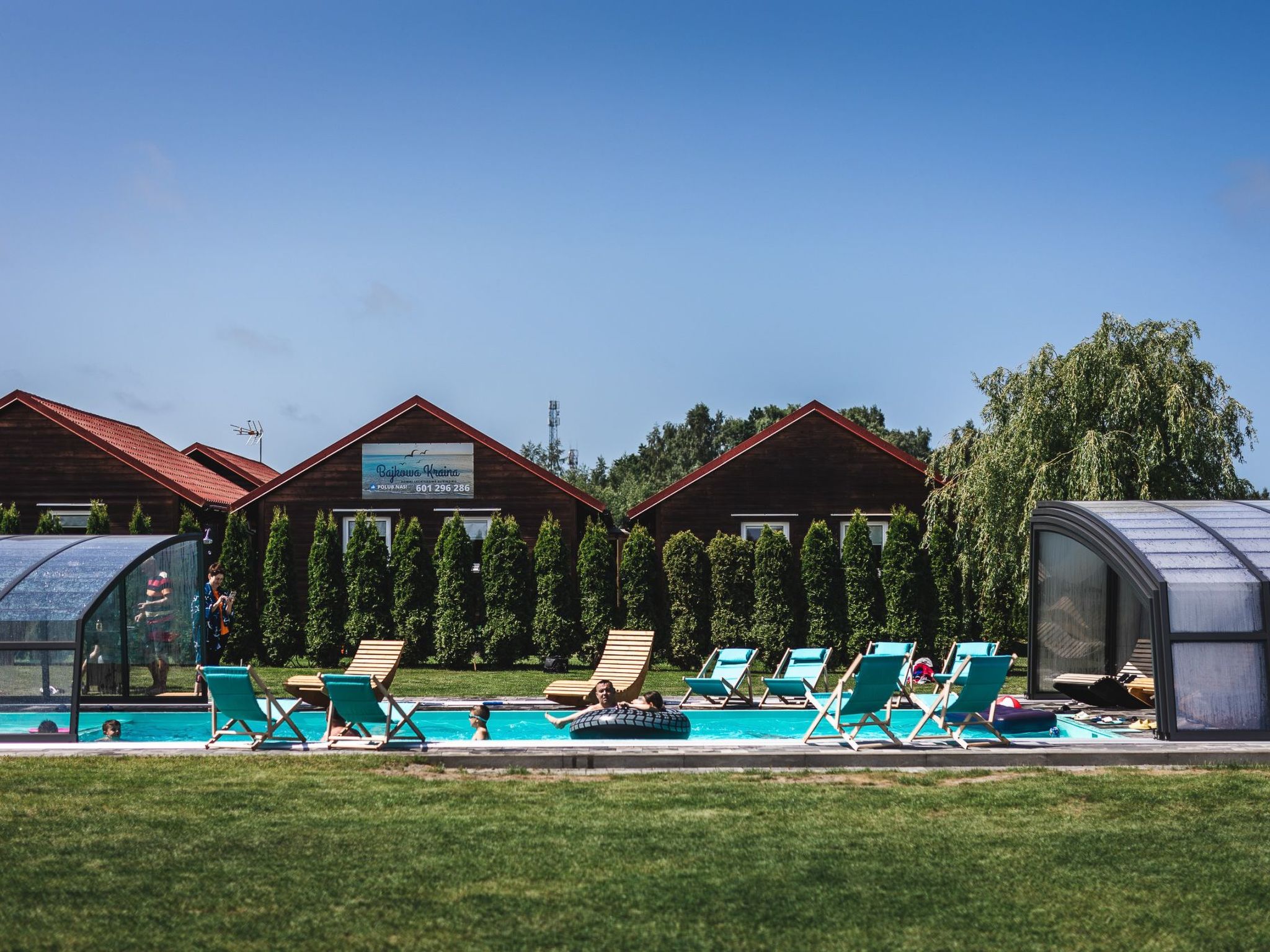 Mit gemeinschaftlichem Pool-Binnen