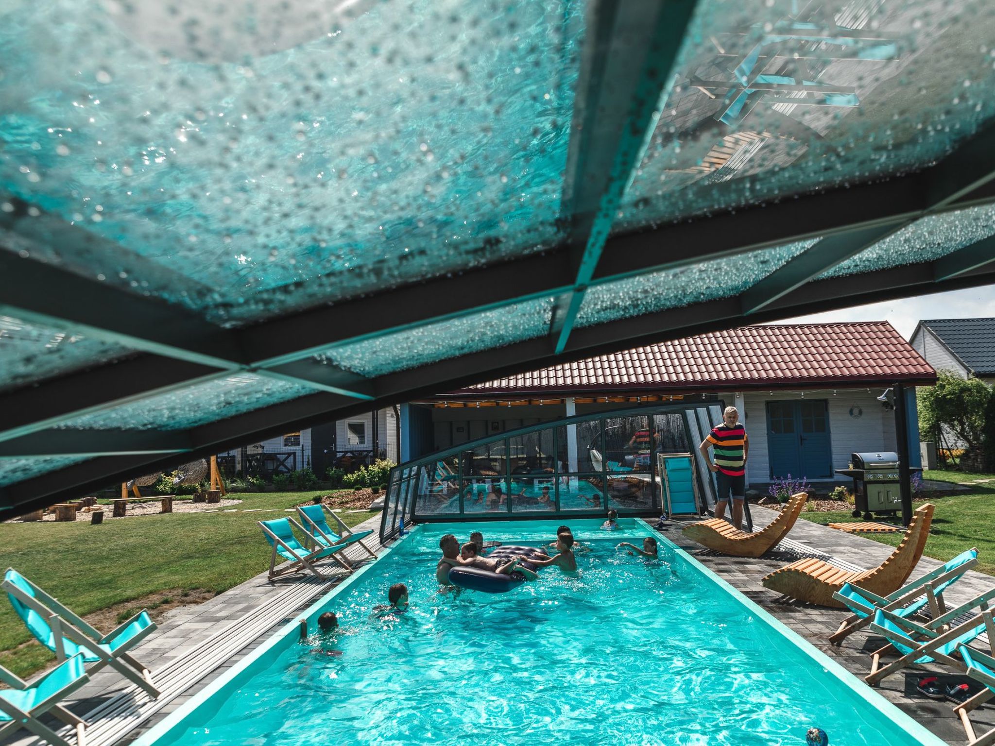 Mit gemeinschaftlichem Pool-Binnen