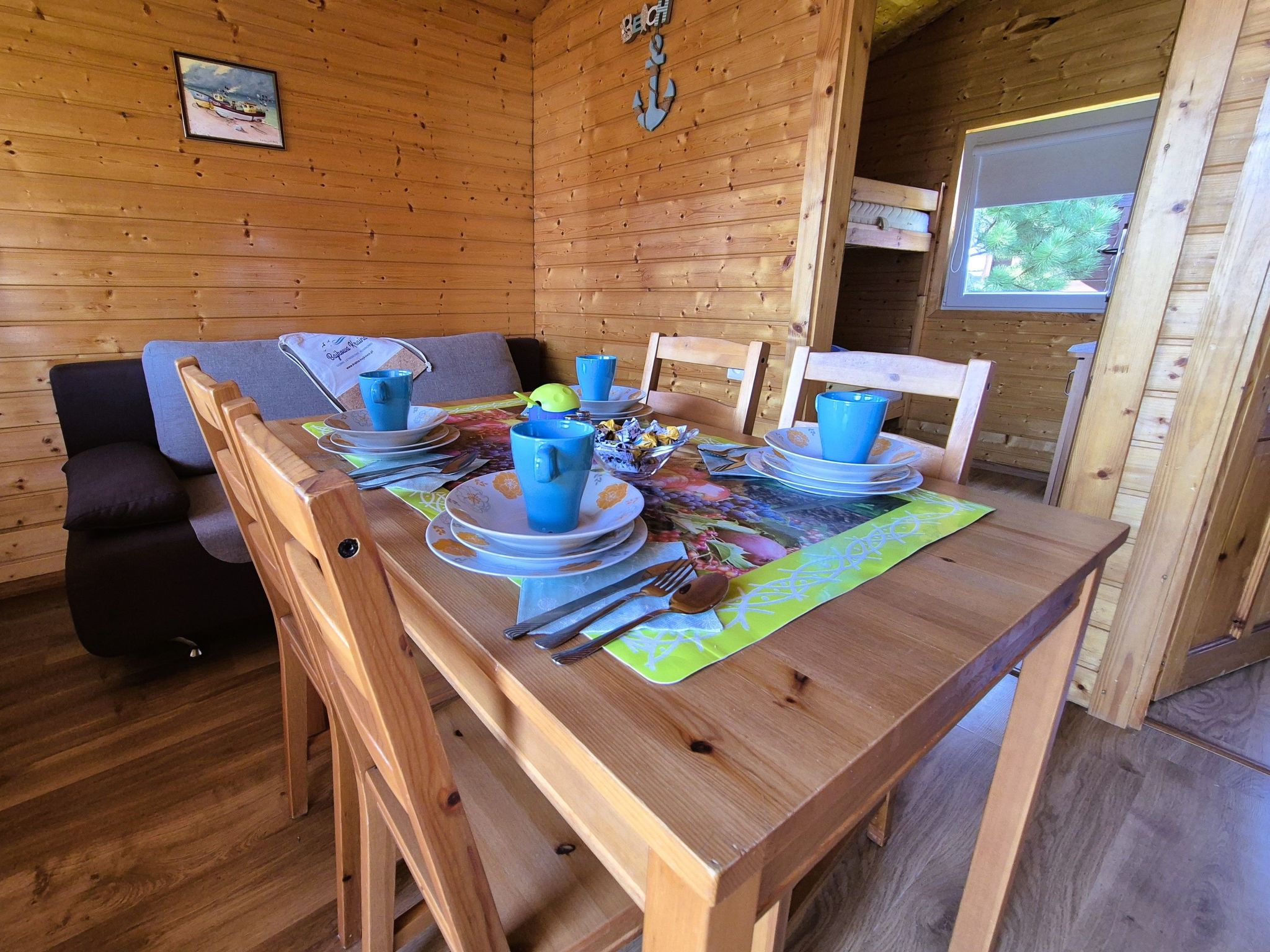 Mit Schwimmbad-Binnen