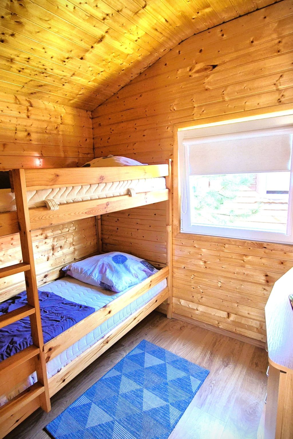 Mit Schwimmbad-Binnen