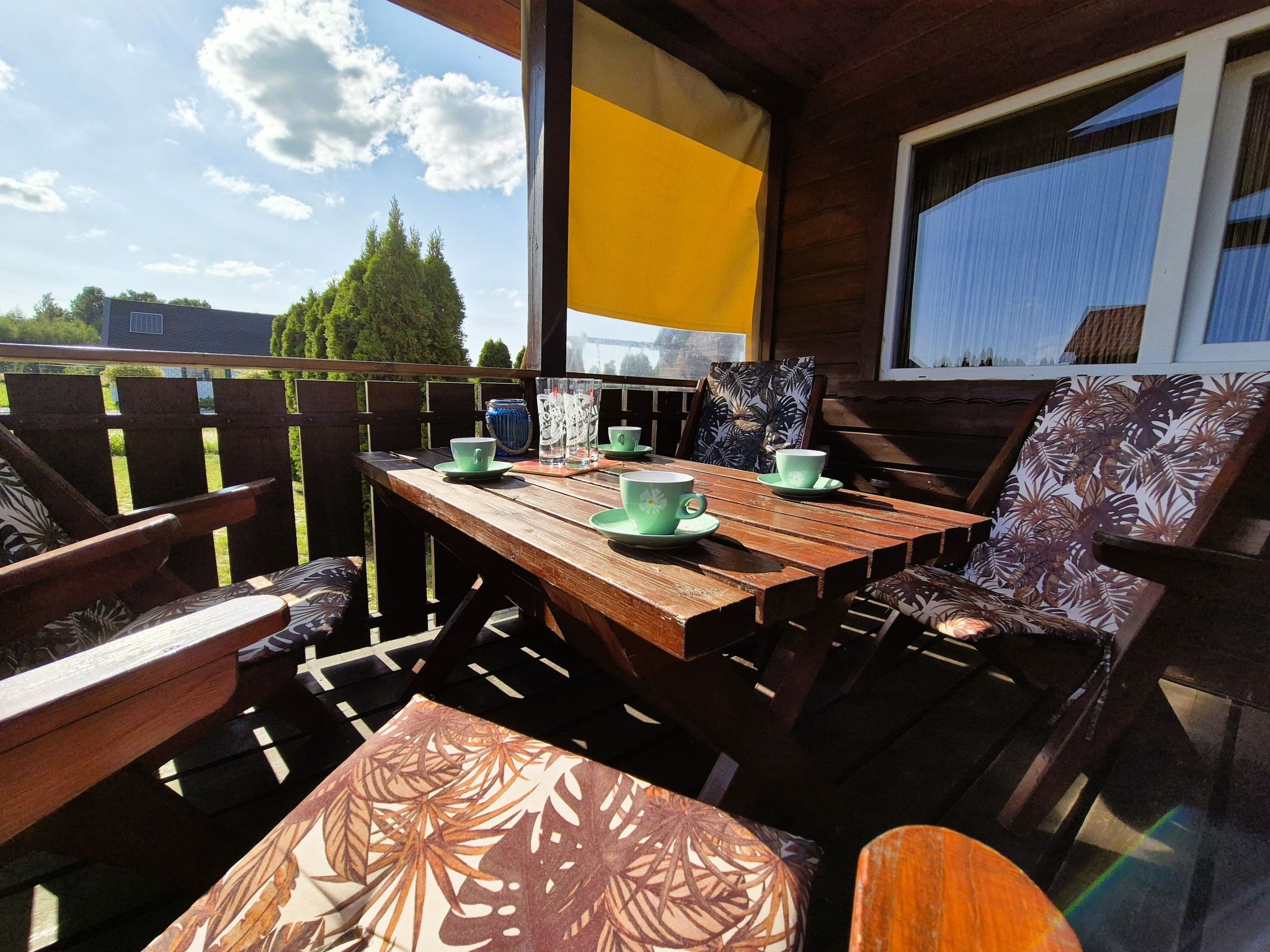 Mit Schwimmbad-Binnen