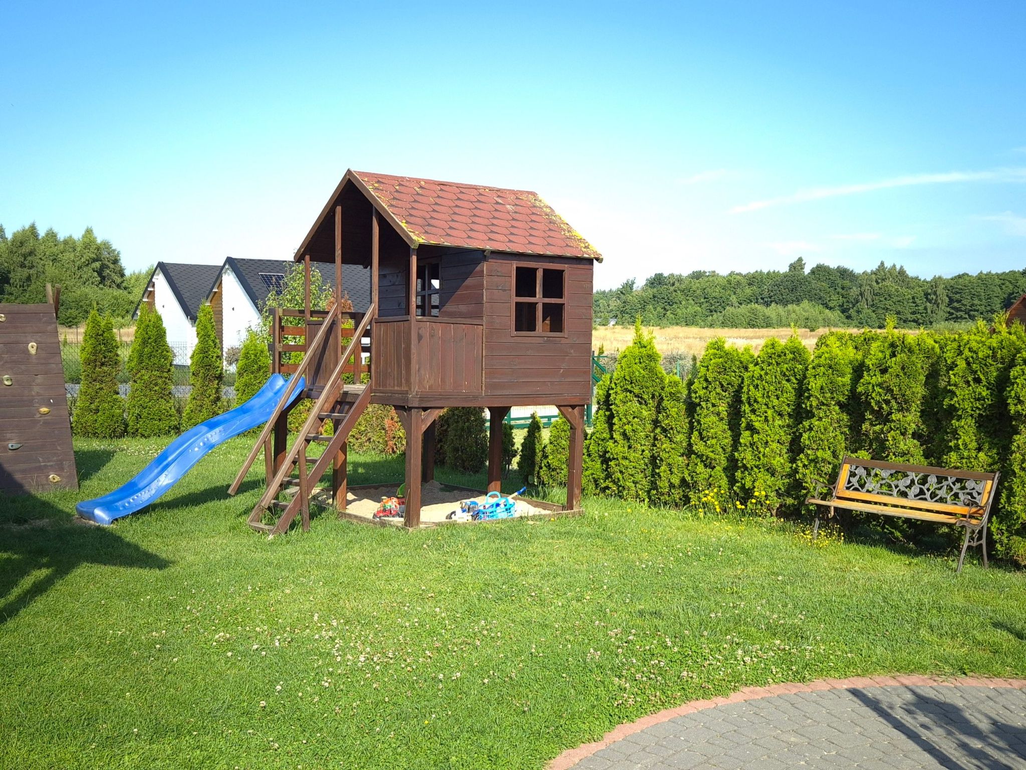 Mit Schwimmbad-Binnen