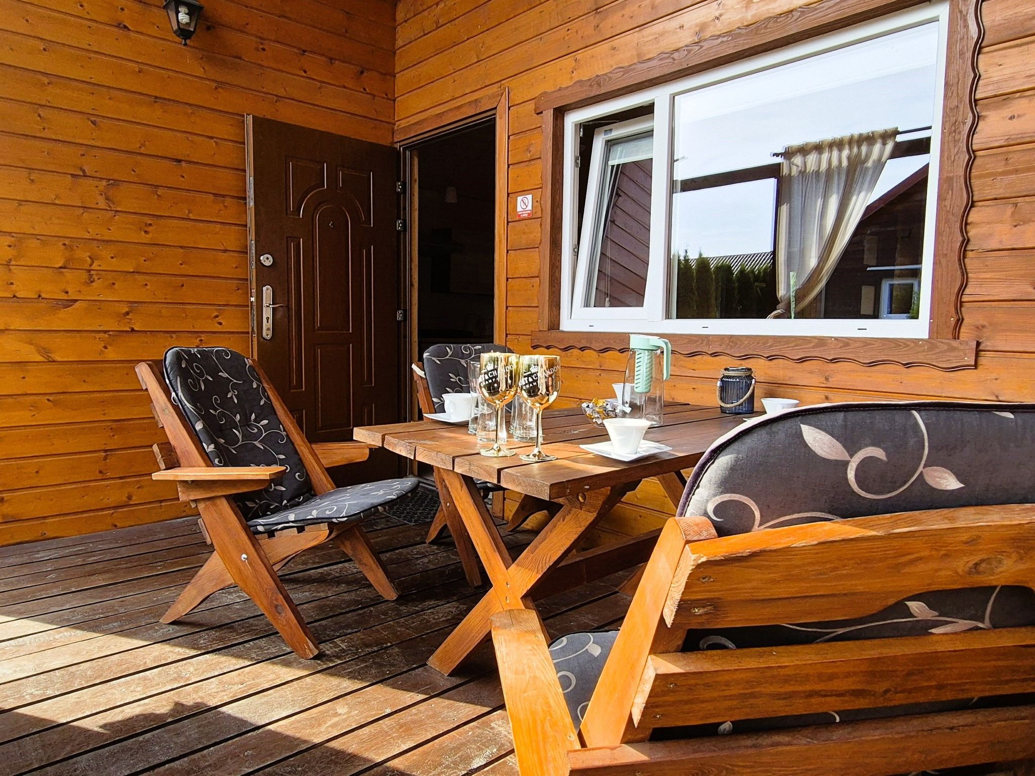 Mit Schwimmbad-Binnen