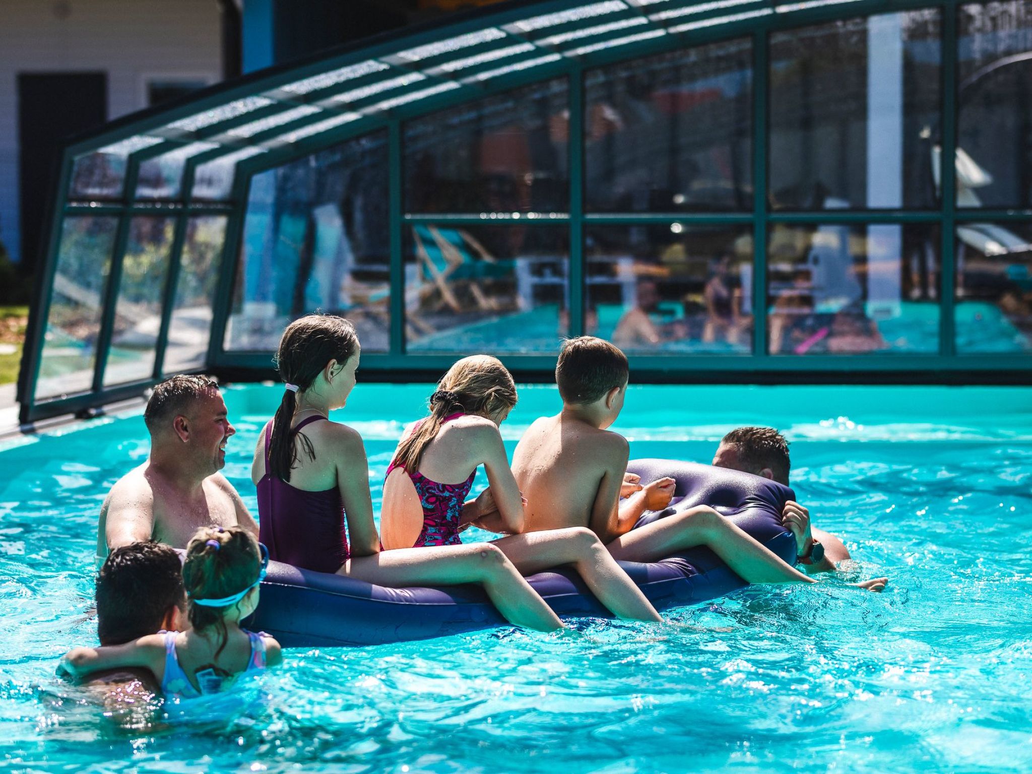 Mit gemeinschaftlichem Pool-Binnen