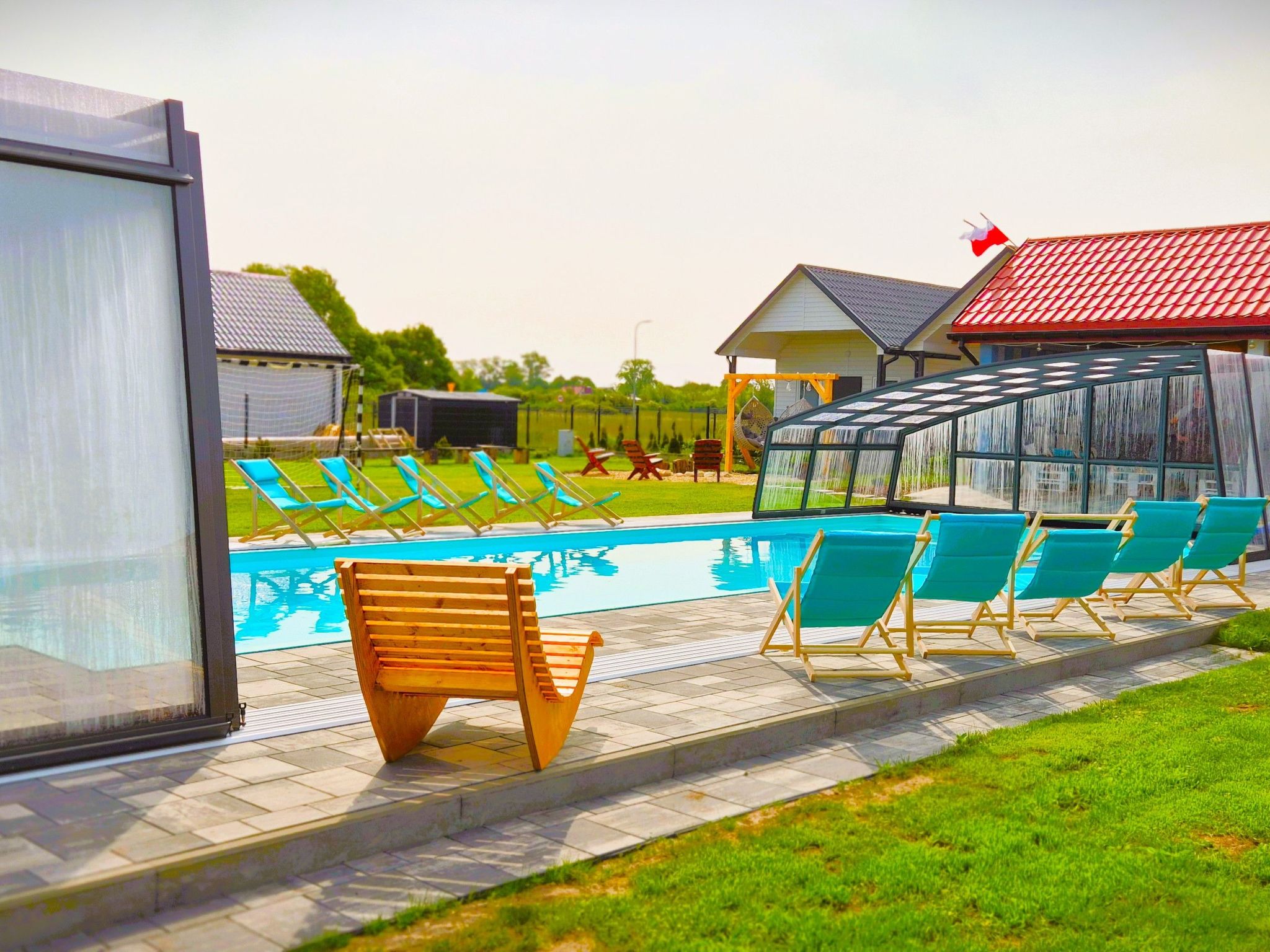 Mit gemeinschaftlichem Pool-Binnen