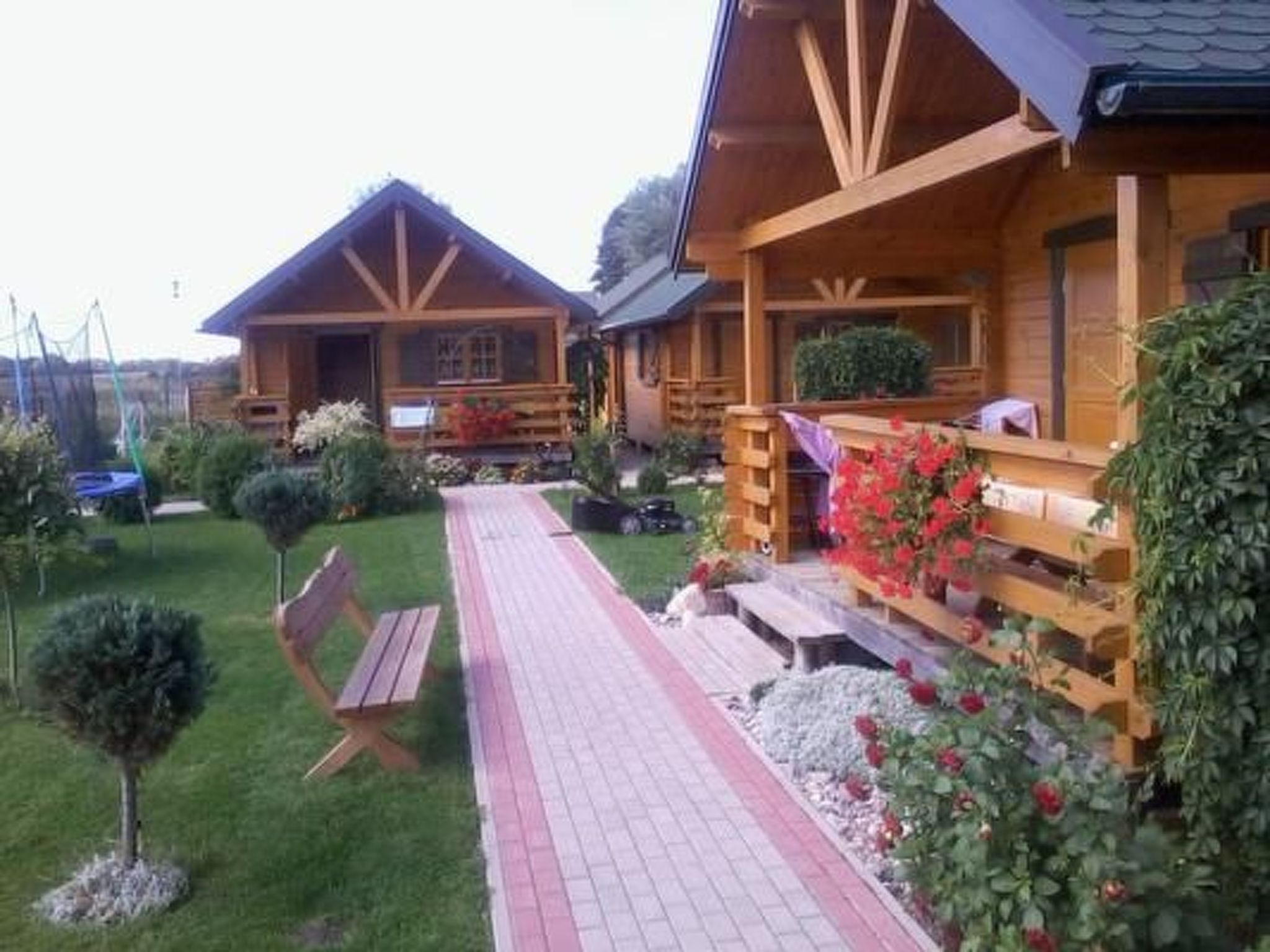 Gemütliches Holzferienhaus mit Grill und Garten-Inside