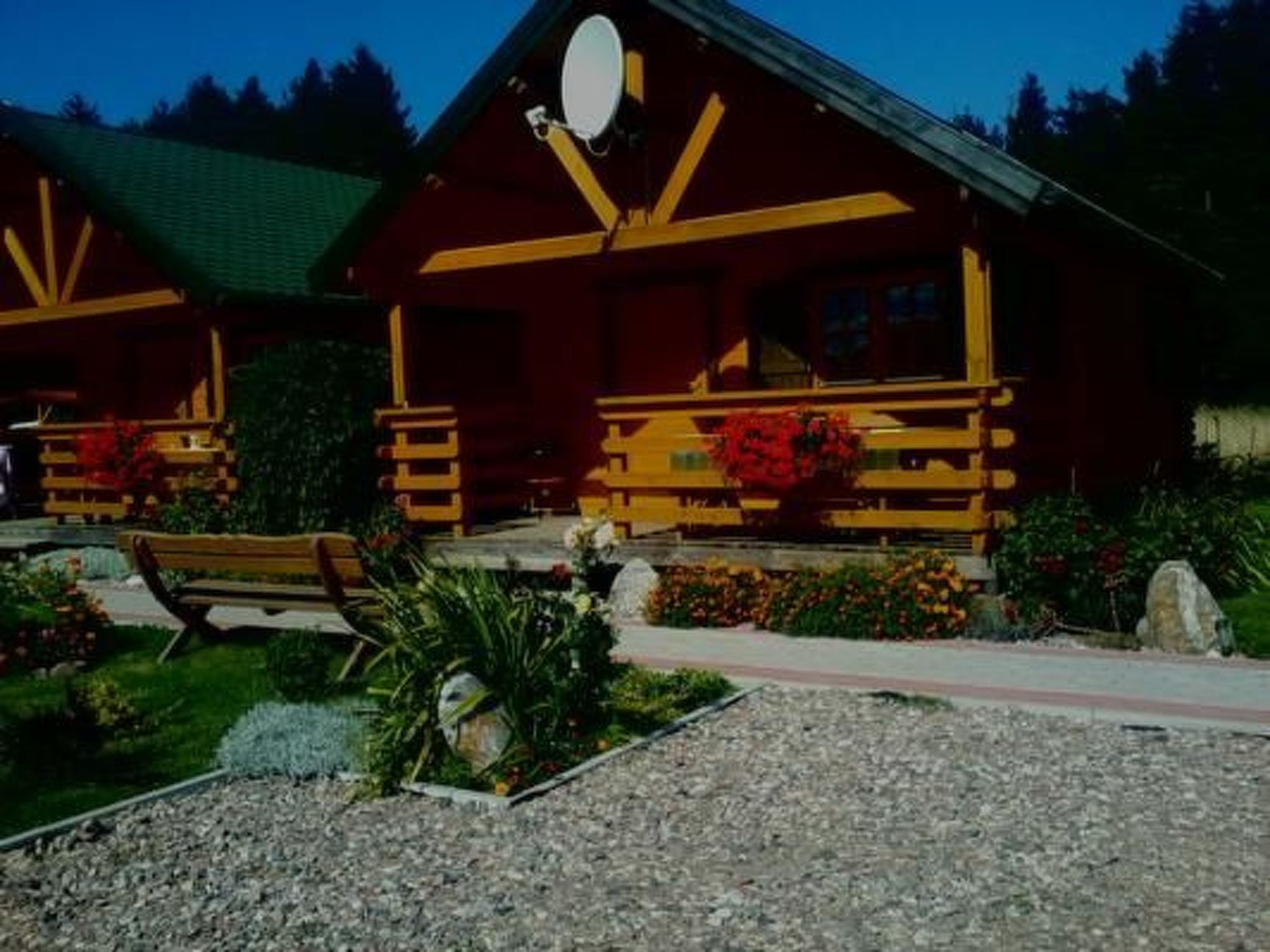 Gemütliches Holzferienhaus mit Grill und Garten-Inside