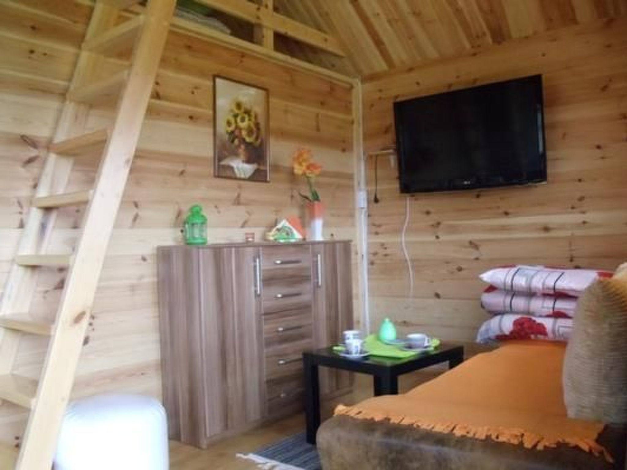 Gemütliches Holzferienhaus mit Grill und Garten-Inside