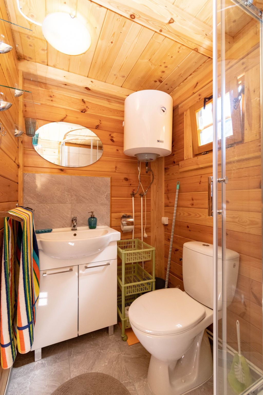 Gemütliches Holzferienhaus mit Grill und Garten-Inside