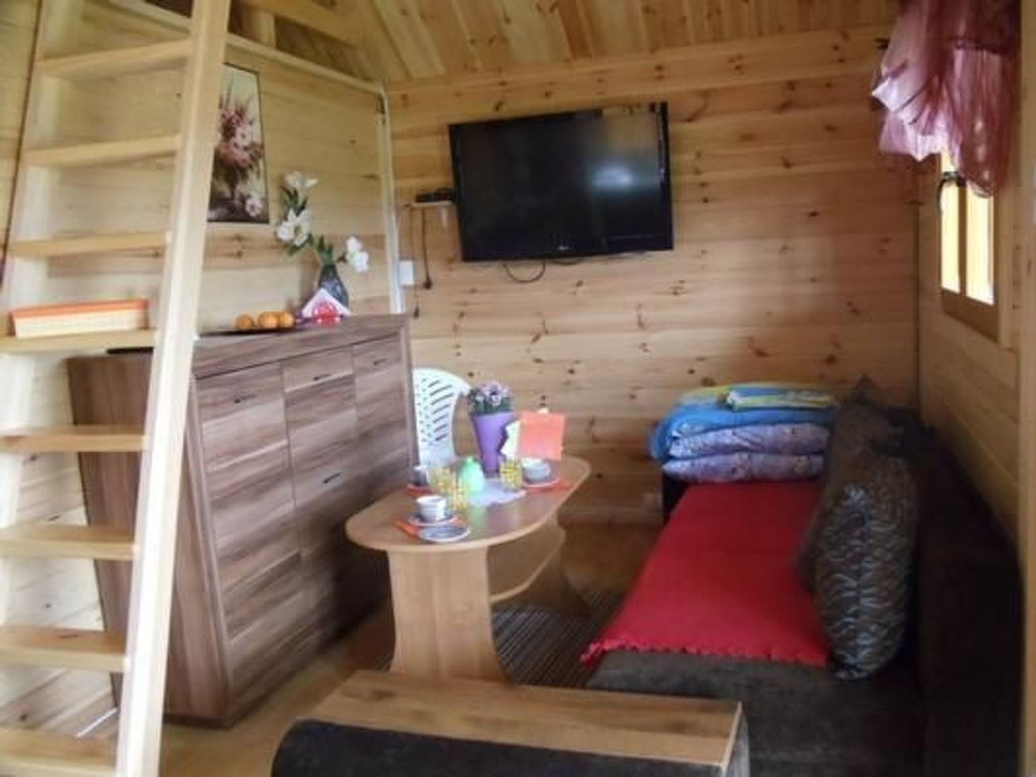 Gemütliches Holzferienhaus mit Grill und Garten-Inside