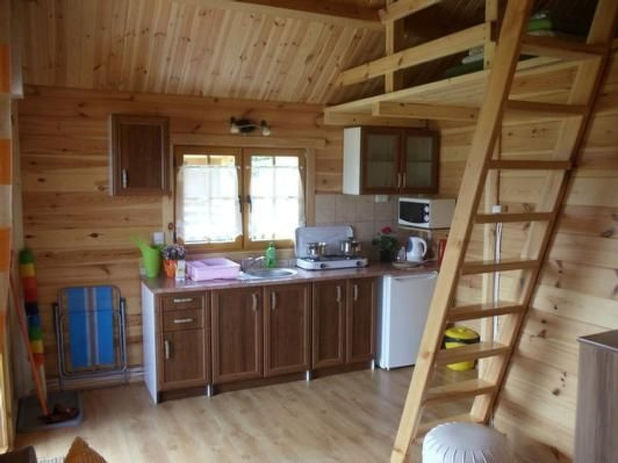 Gemütliches Holzferienhaus mit Grill und Garten-Inside