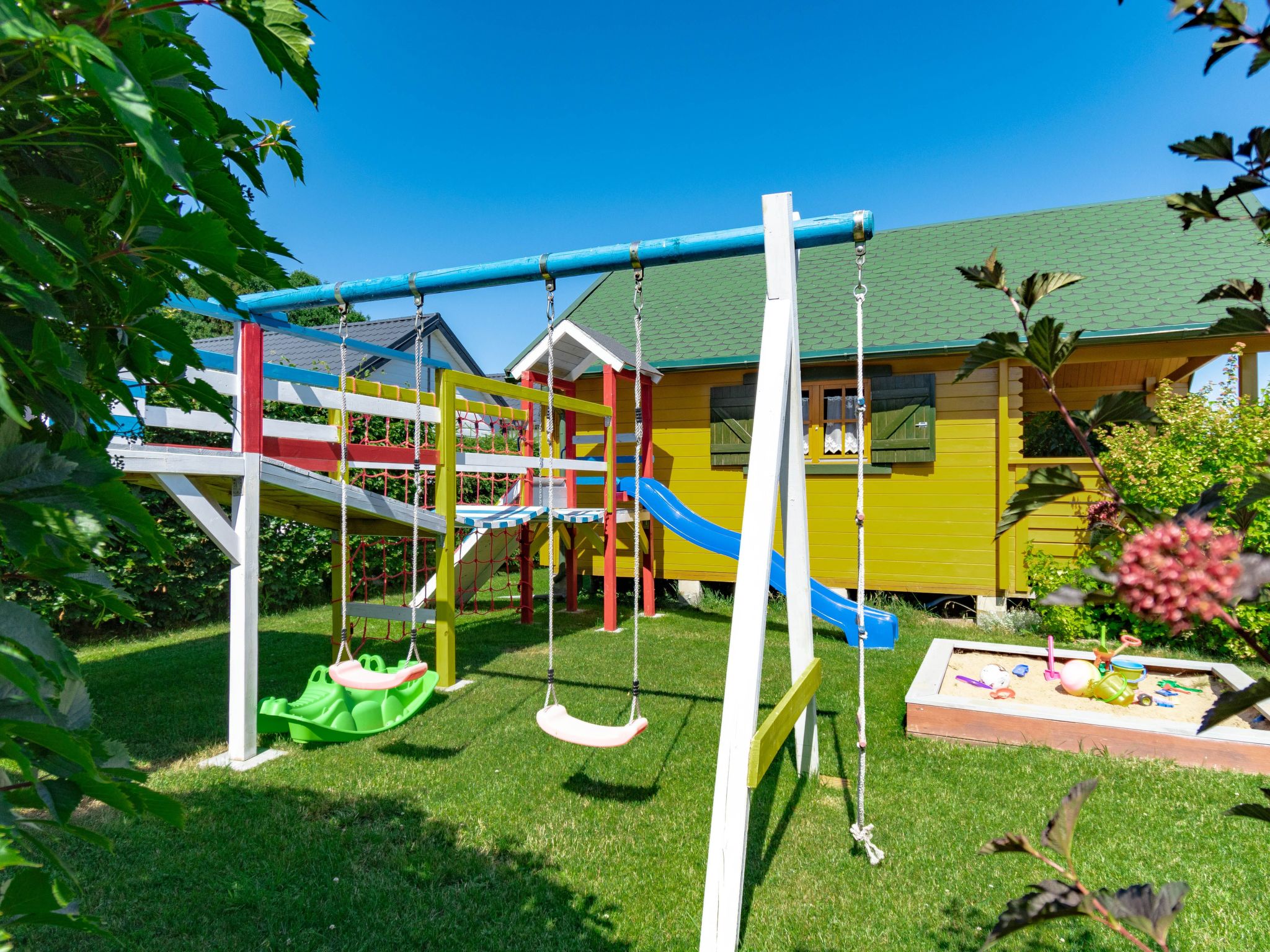 Gemütliches Holzferienhaus mit Grill und Garten-Inside