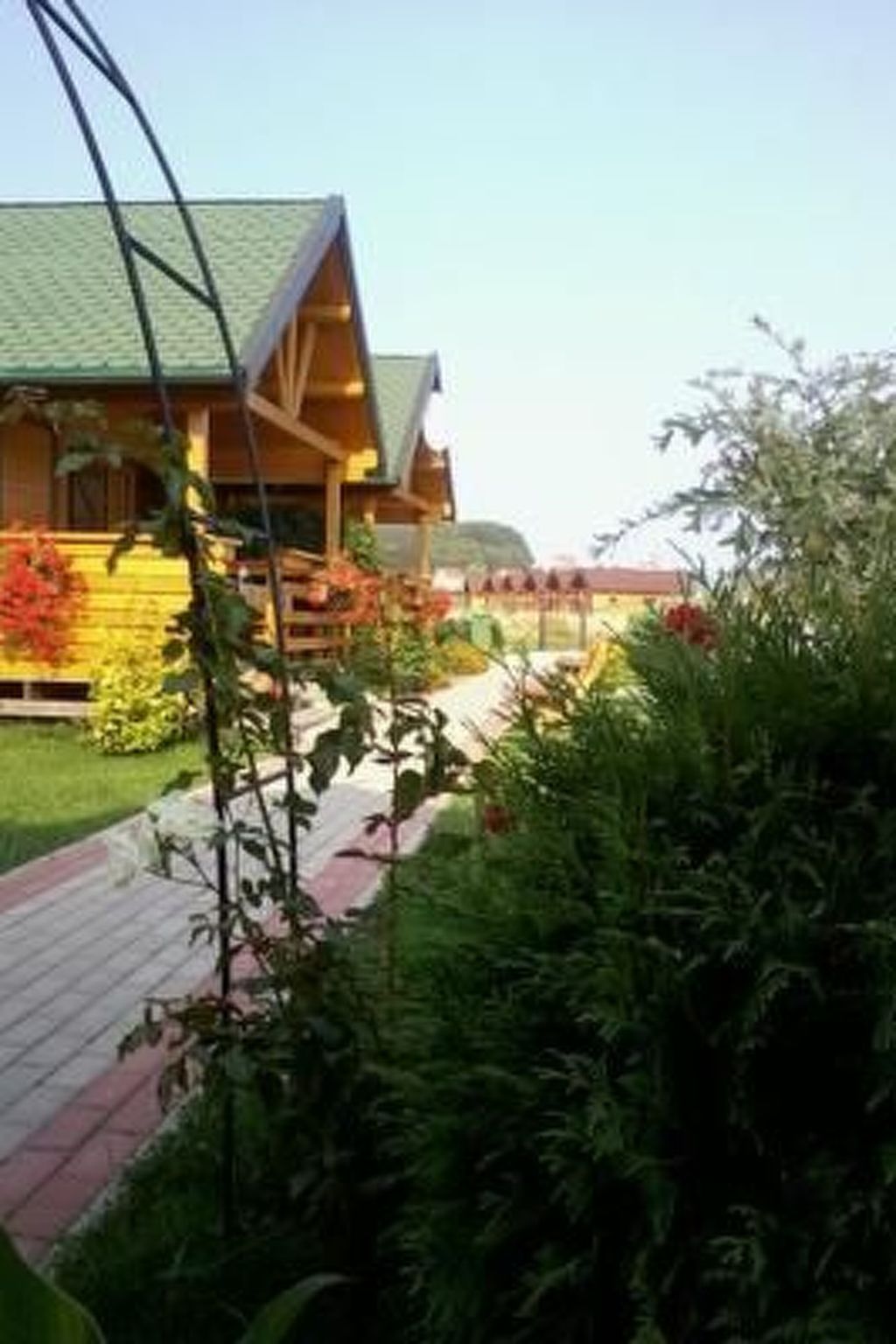 Gemütliches Holzferienhaus mit Grill und Garten-Dedans