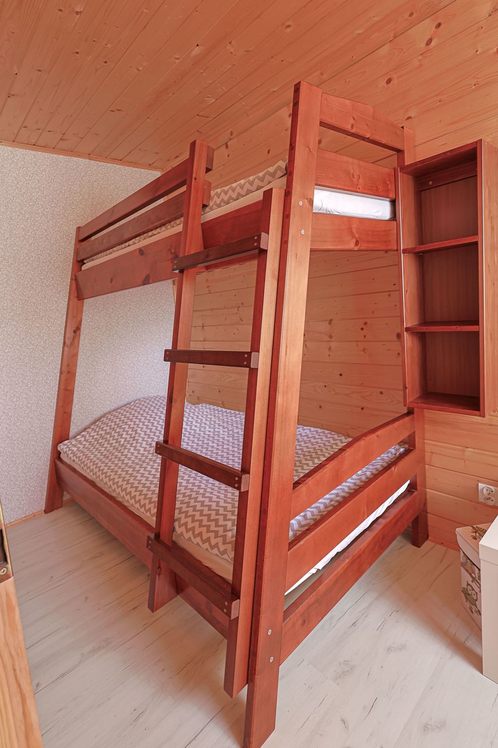 "Aurora 3" mit Terrasse-Drinnen