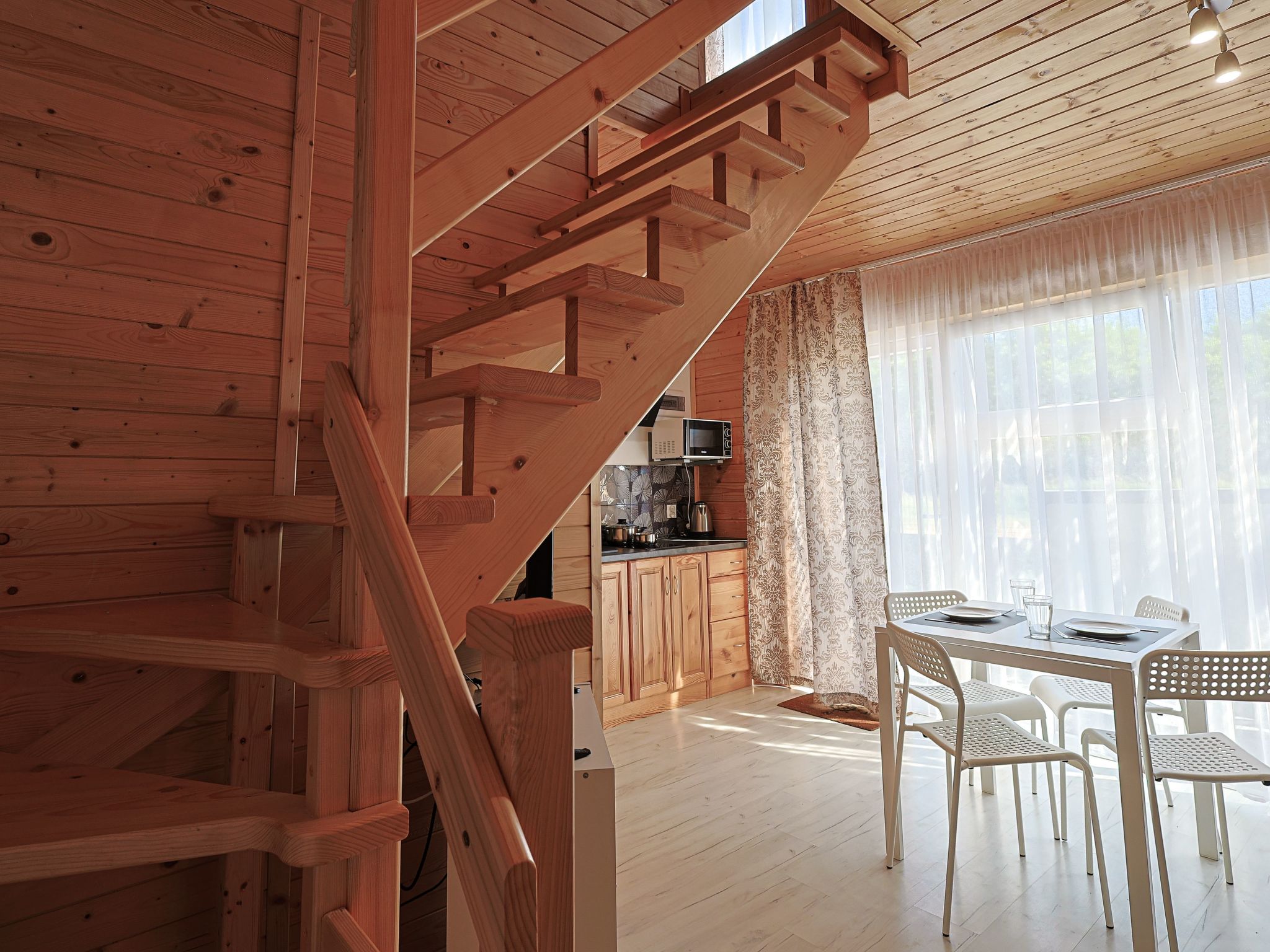 "Aurora" mit Terrasse-Drinnen