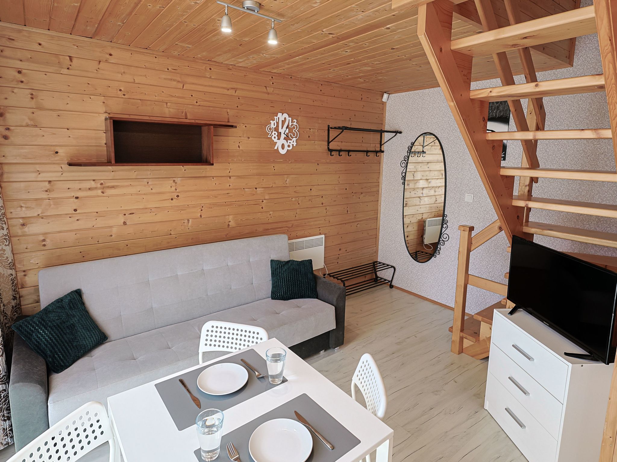 "Aurora" mit Terrasse-Drinnen