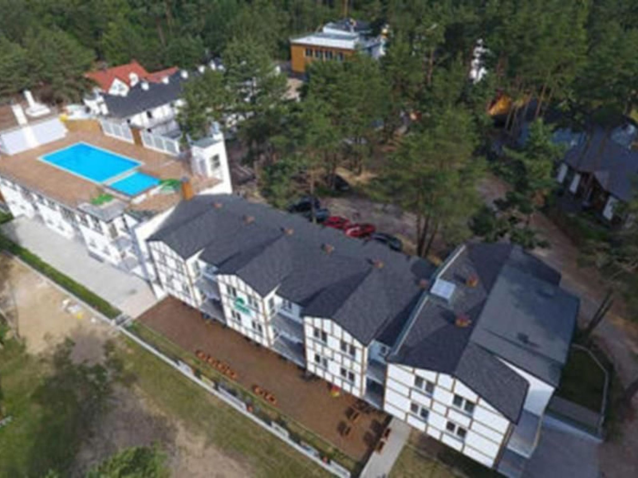 "Apartment 18B" mit Schwimmbad-Binnen