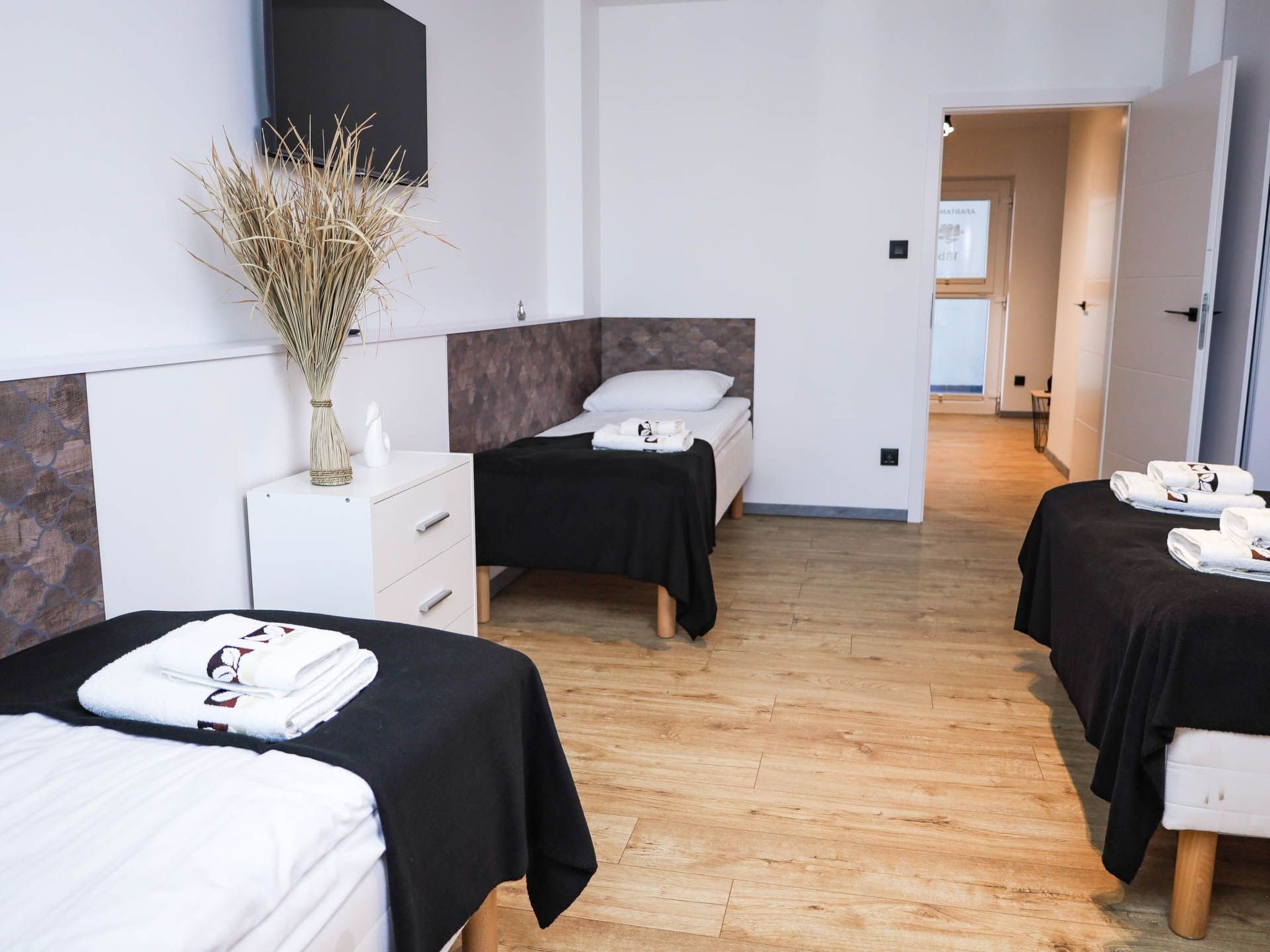 "Apartment 18B" mit Schwimmbad-Binnen