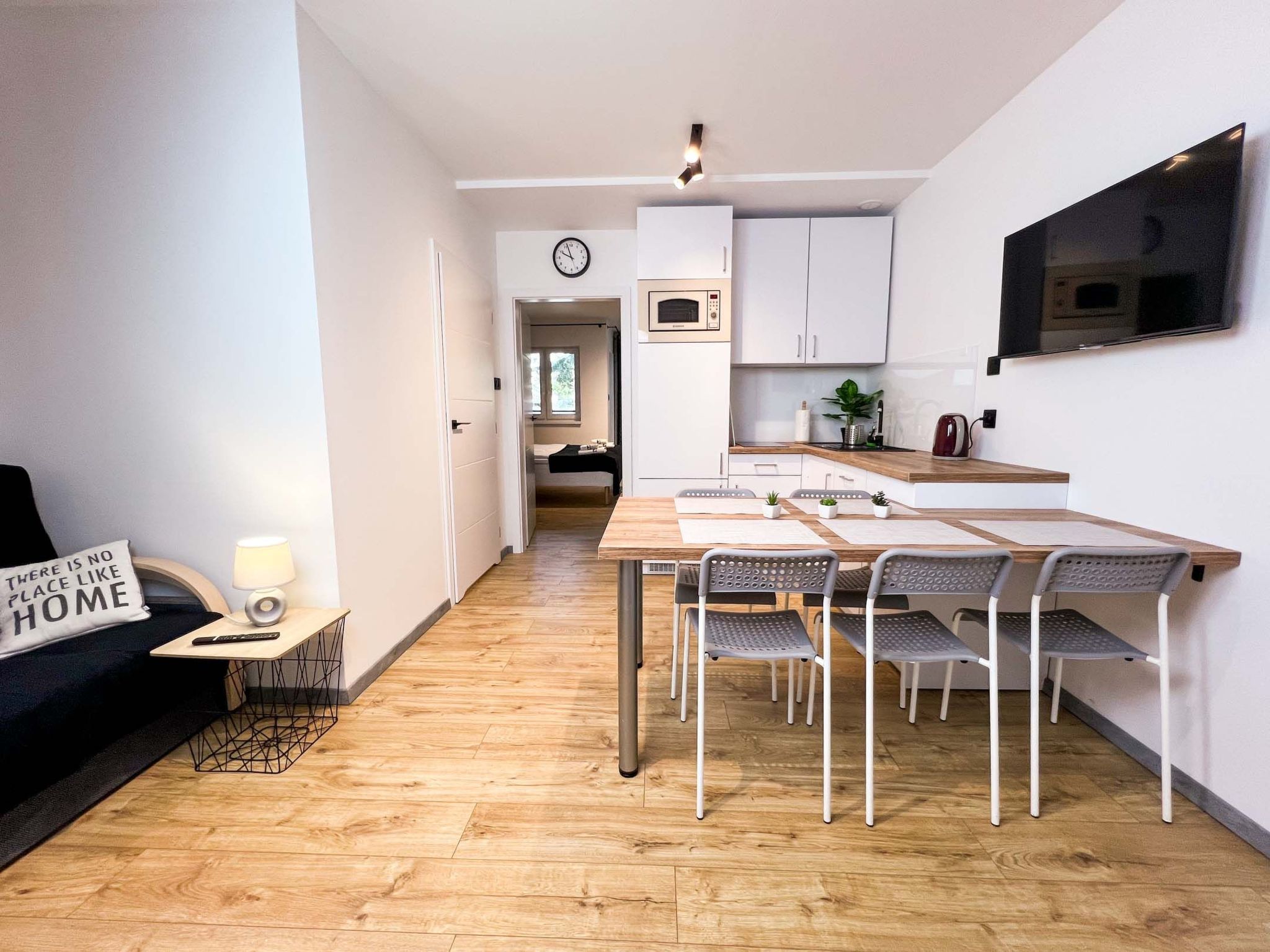 "Apartment 18B" mit Schwimmbad-Binnen