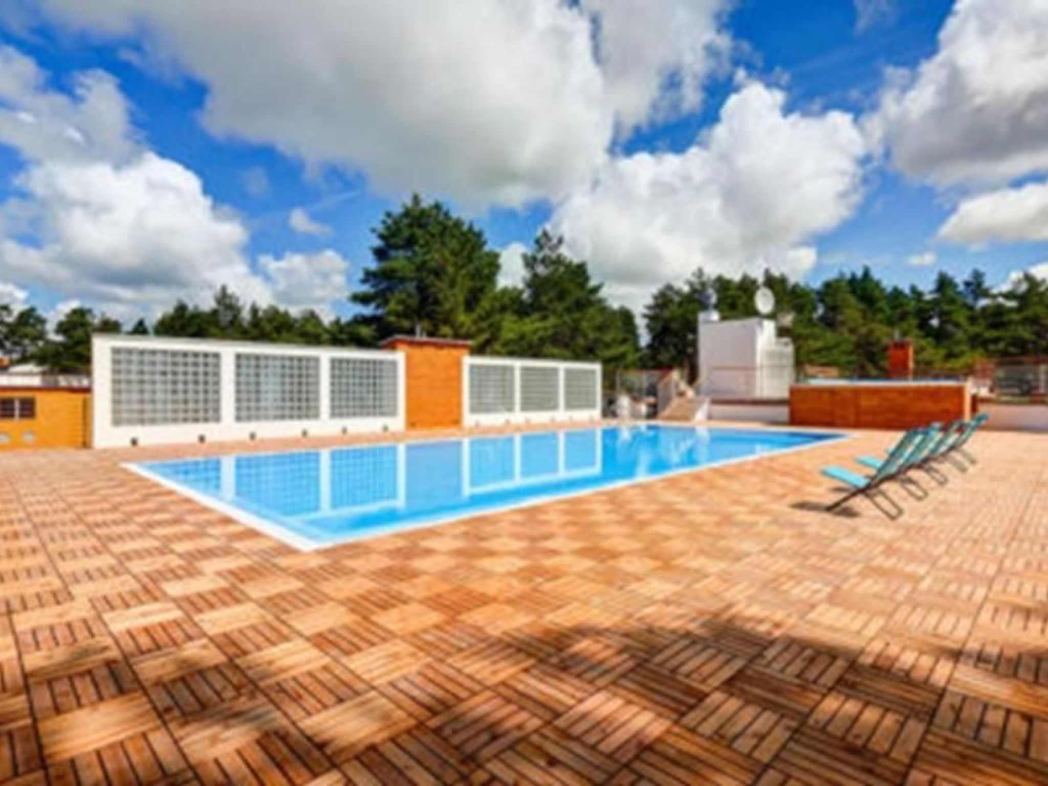 "Apartment 18B" mit Schwimmbad-Binnen