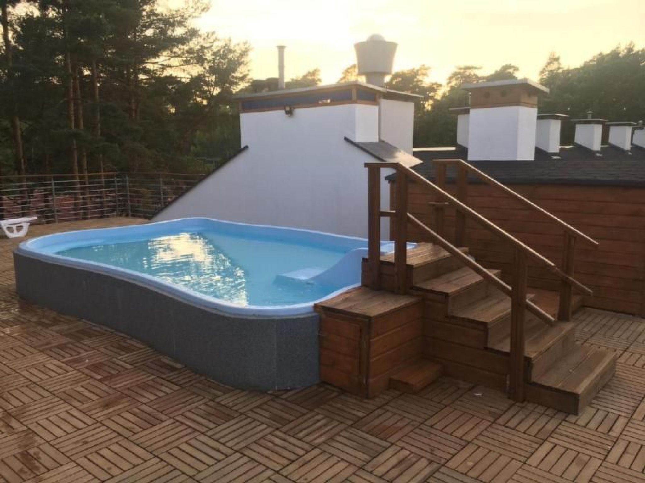 "Apartment 18B" mit Schwimmbad-Binnen