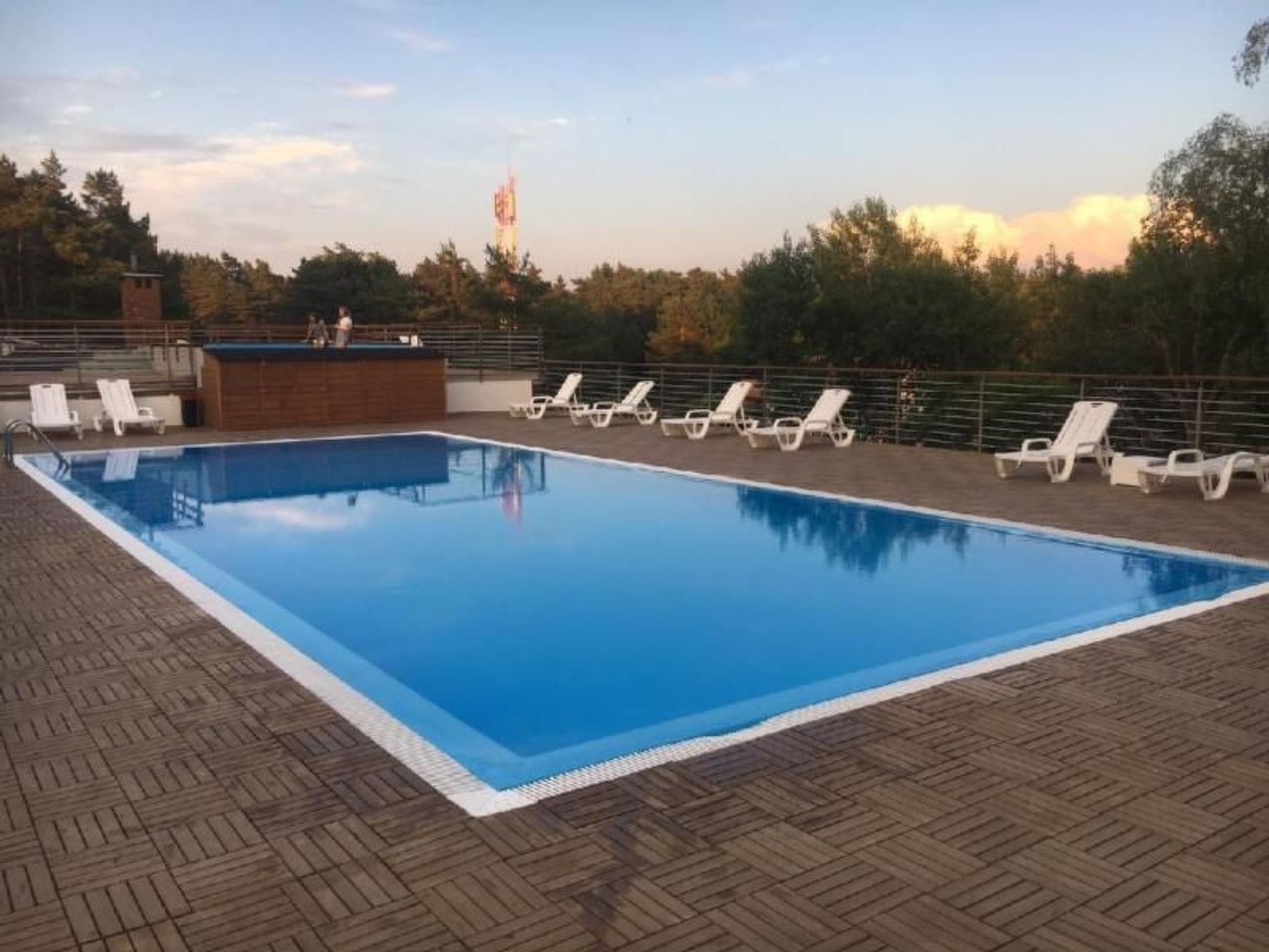 "Apartment 18B" mit Schwimmbad-Binnen