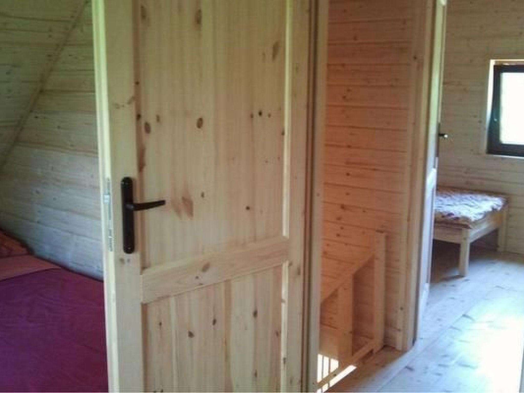 Blockhütte mit Terrasse, Garten und Grill-Image-tags.info