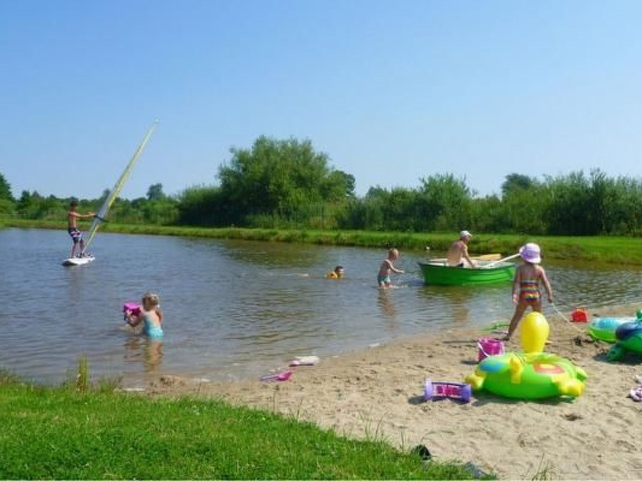 Wohnung mit Blick auf das Wasser-Image-tags.info