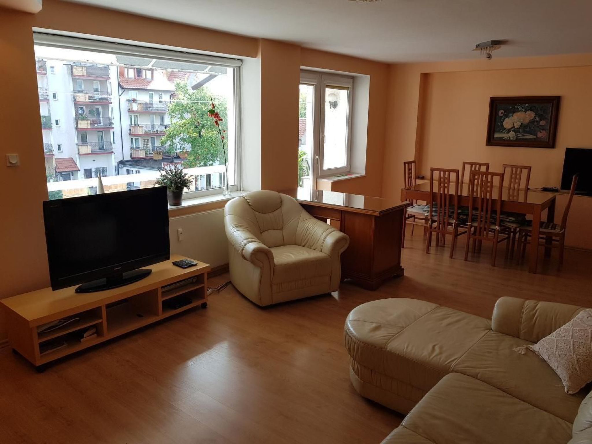 Experience an unforgettable holiday in our charming holiday flat in the heart of Kolberg, close to the breathtaking Baltic Sea coast of Poland. Situated on the third floor, this flat offers an invitin..