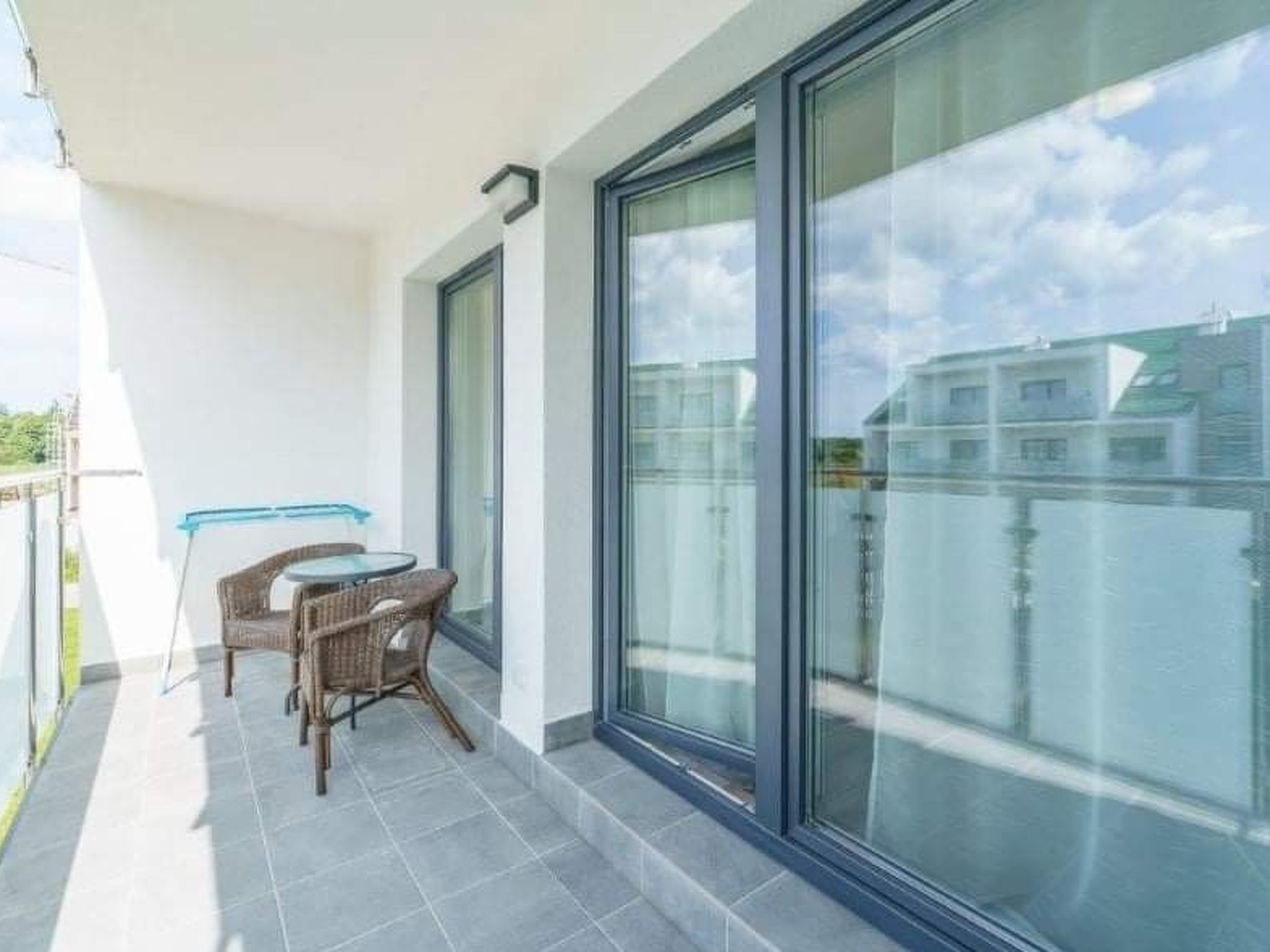 The flat is designed for 4 persons. It is located in the Sunset Resort building at Nadmorska Street in Grzybowo, just 250 metres from the beach. We offer a living room with a sofa bed, a bedroom with ..