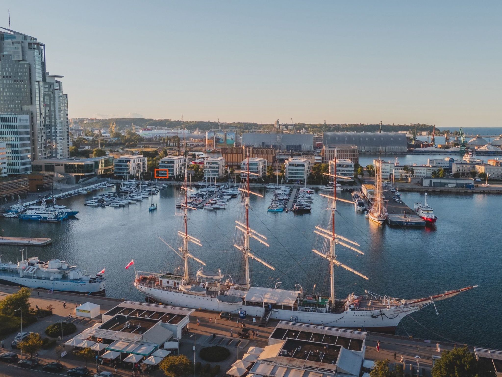 Yacht Park Apartment mit Panoramablick auf den Yachthafen in Gdynia, POLEN - Image-tags.info