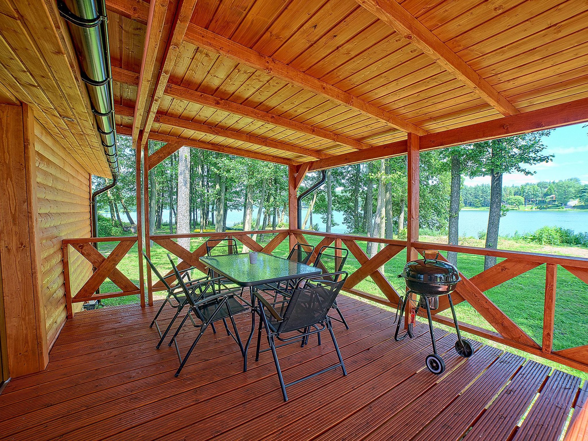 HOLZHÄUSCHEN AM RADUŃSKI SEE