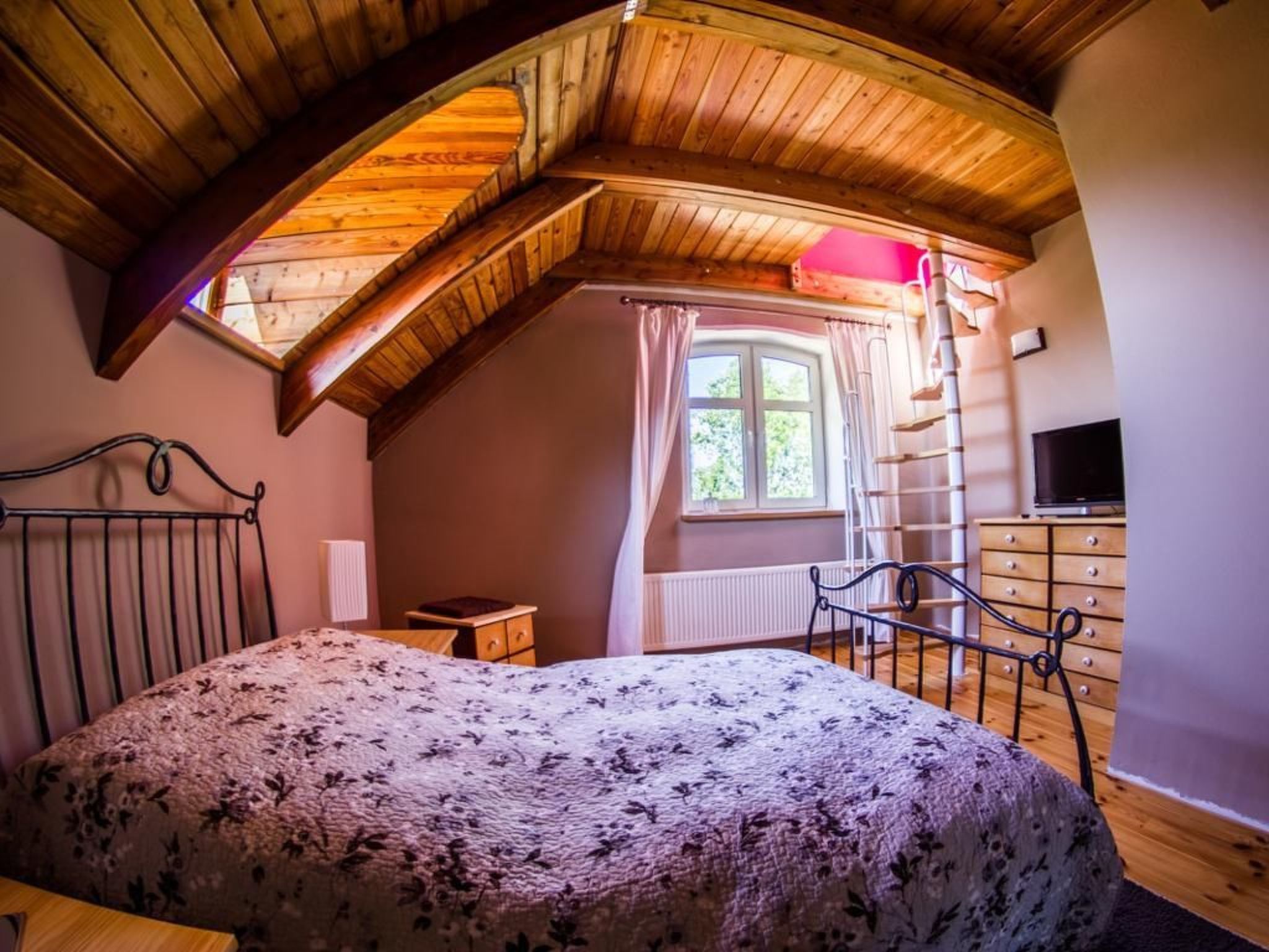 In Szopa mit Garten und Terrasse-Binnen