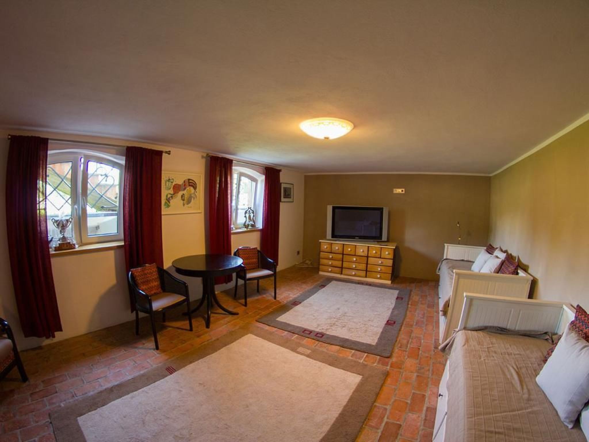 In Szopa mit Garten und Terrasse-Binnen