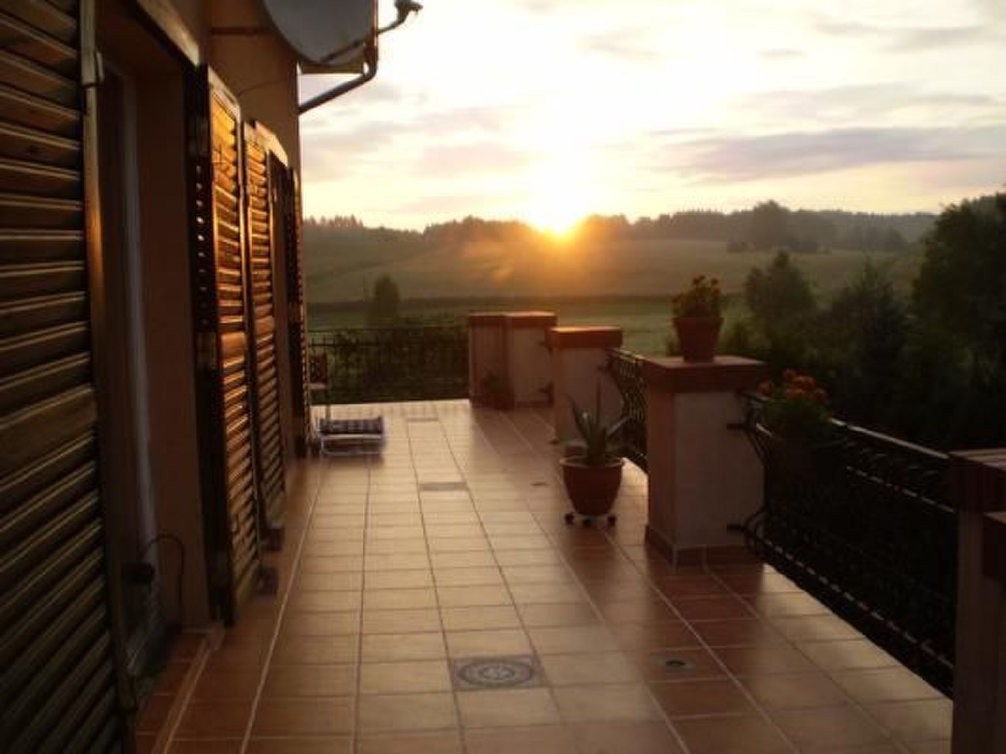 Summer cottage in Kaszuby, Pomernsche sea record (Poland) This pretty and well equipped summer cottage lies in a village, on a big property in only approx. 30 km from Slupsk, 60 km of Gdansk and Leba ..