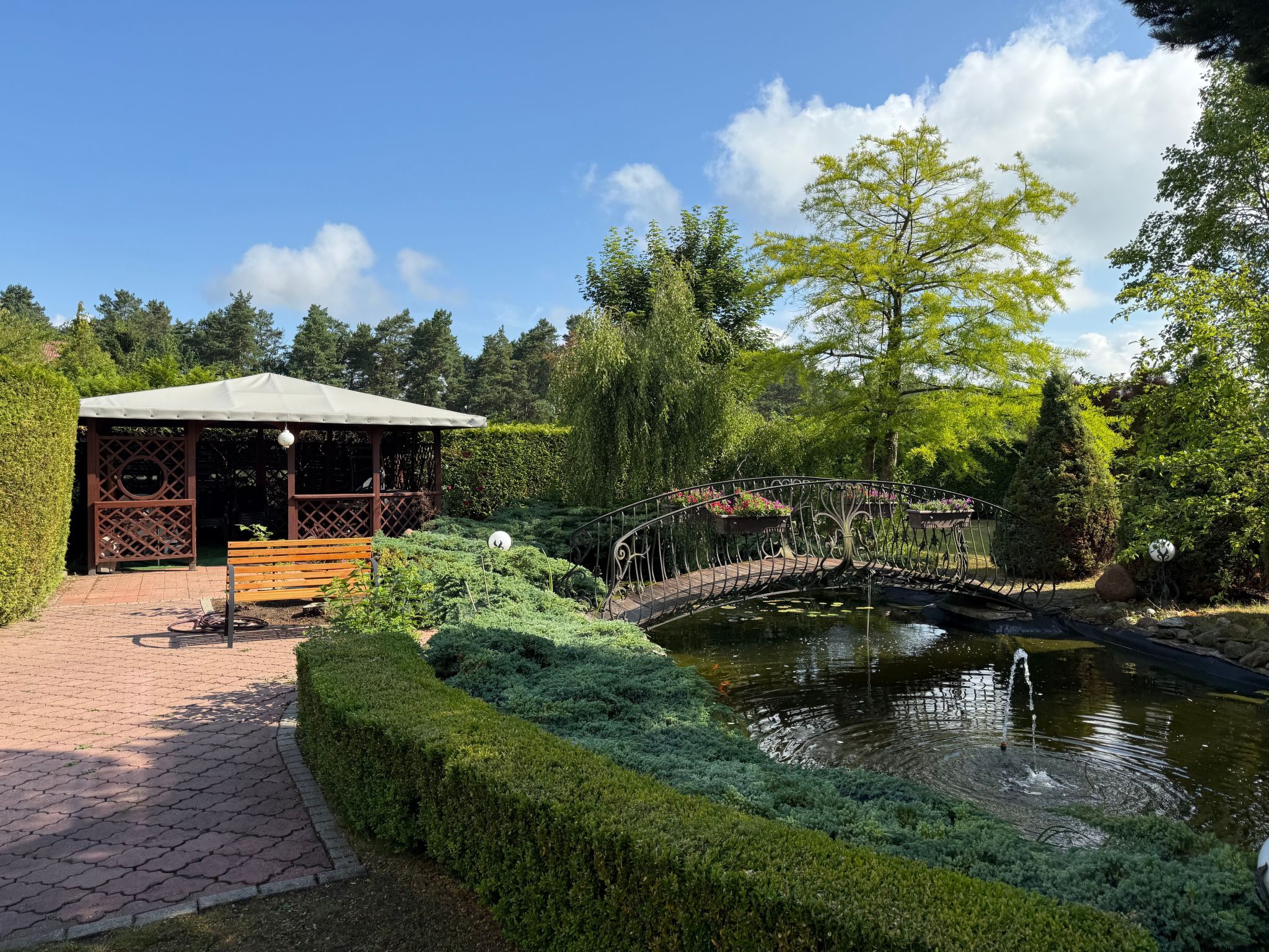 Ferienvilla mit Garten, Grill und Terrasse-Buiten