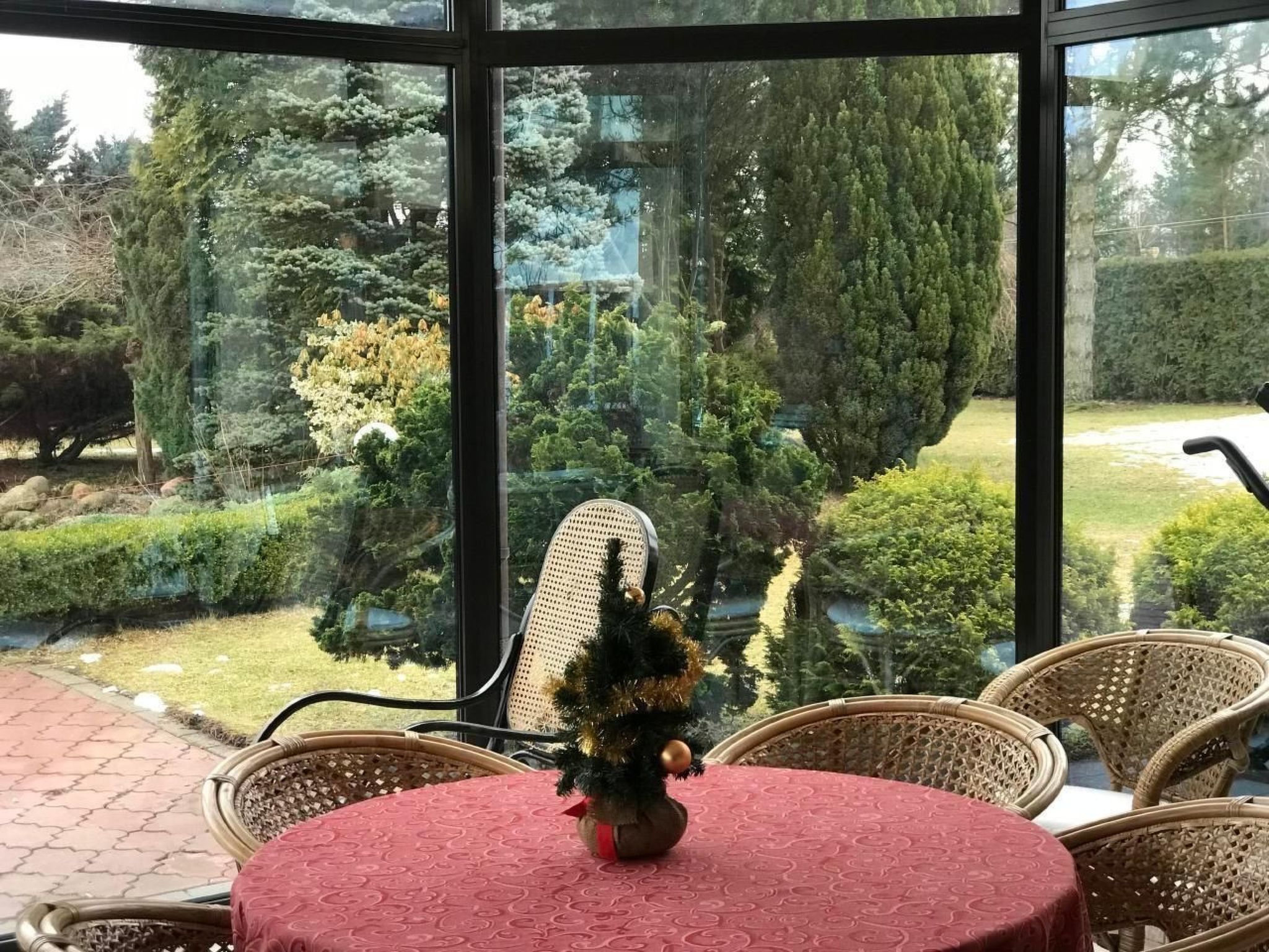 Ferienvilla mit Garten, Grill und Terrasse-Buiten