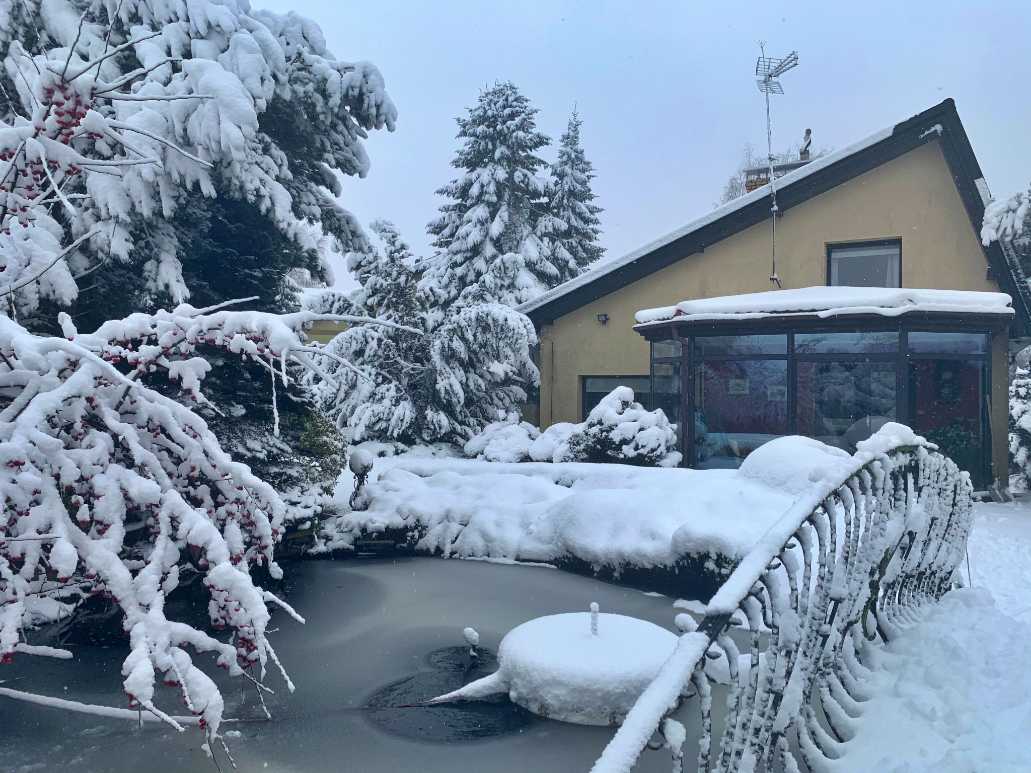 Ferienvilla mit Garten, Grill und Terrasse-Buiten