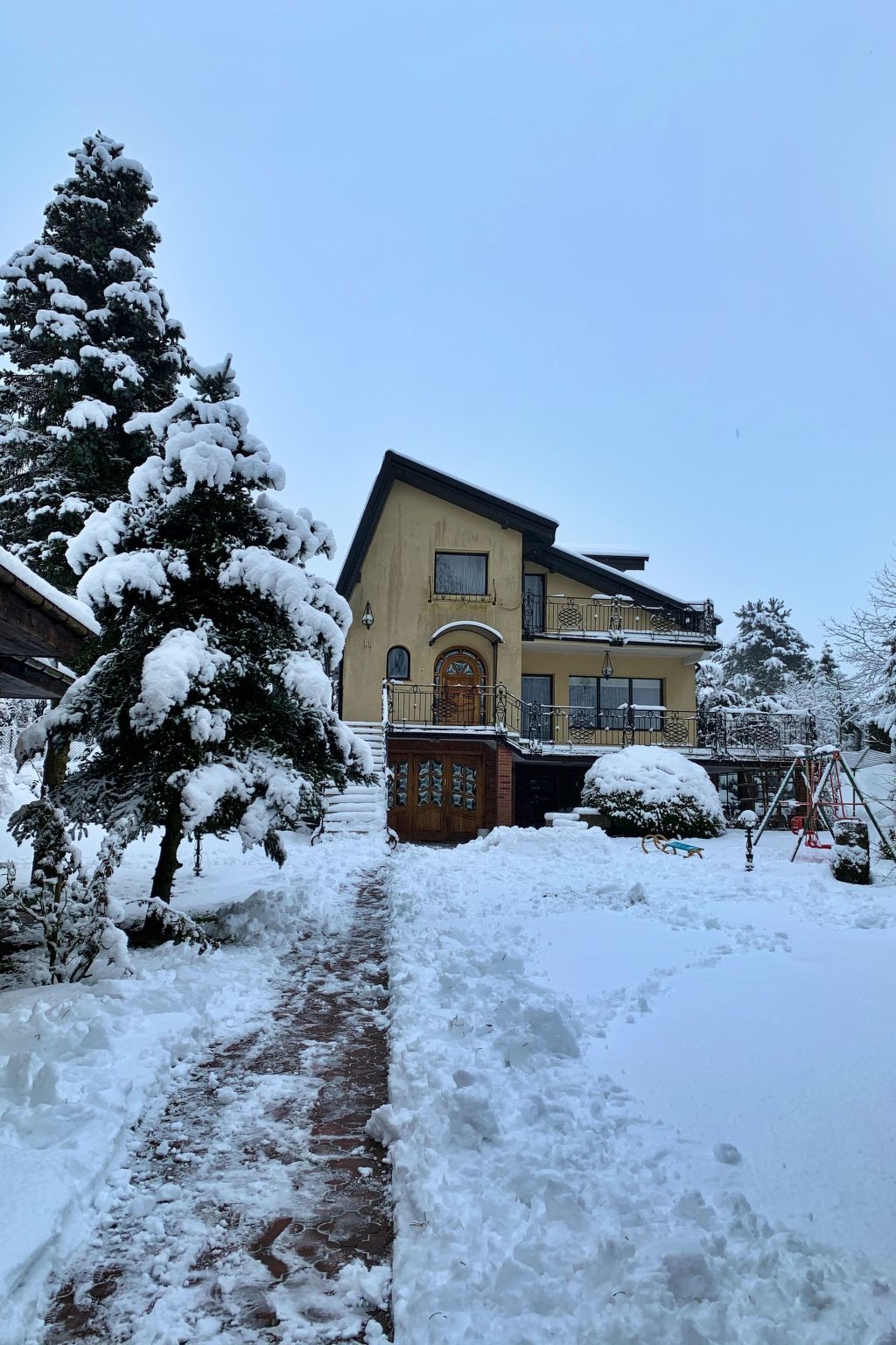 Ferienvilla mit Garten, Grill und Terrasse-Buiten