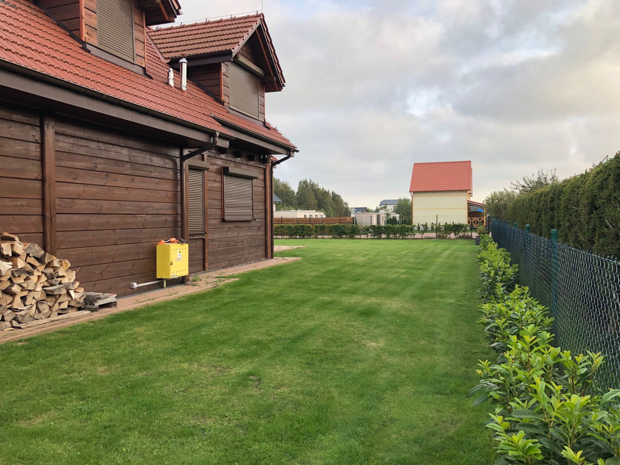 Mit Schwimmbad-Binnen