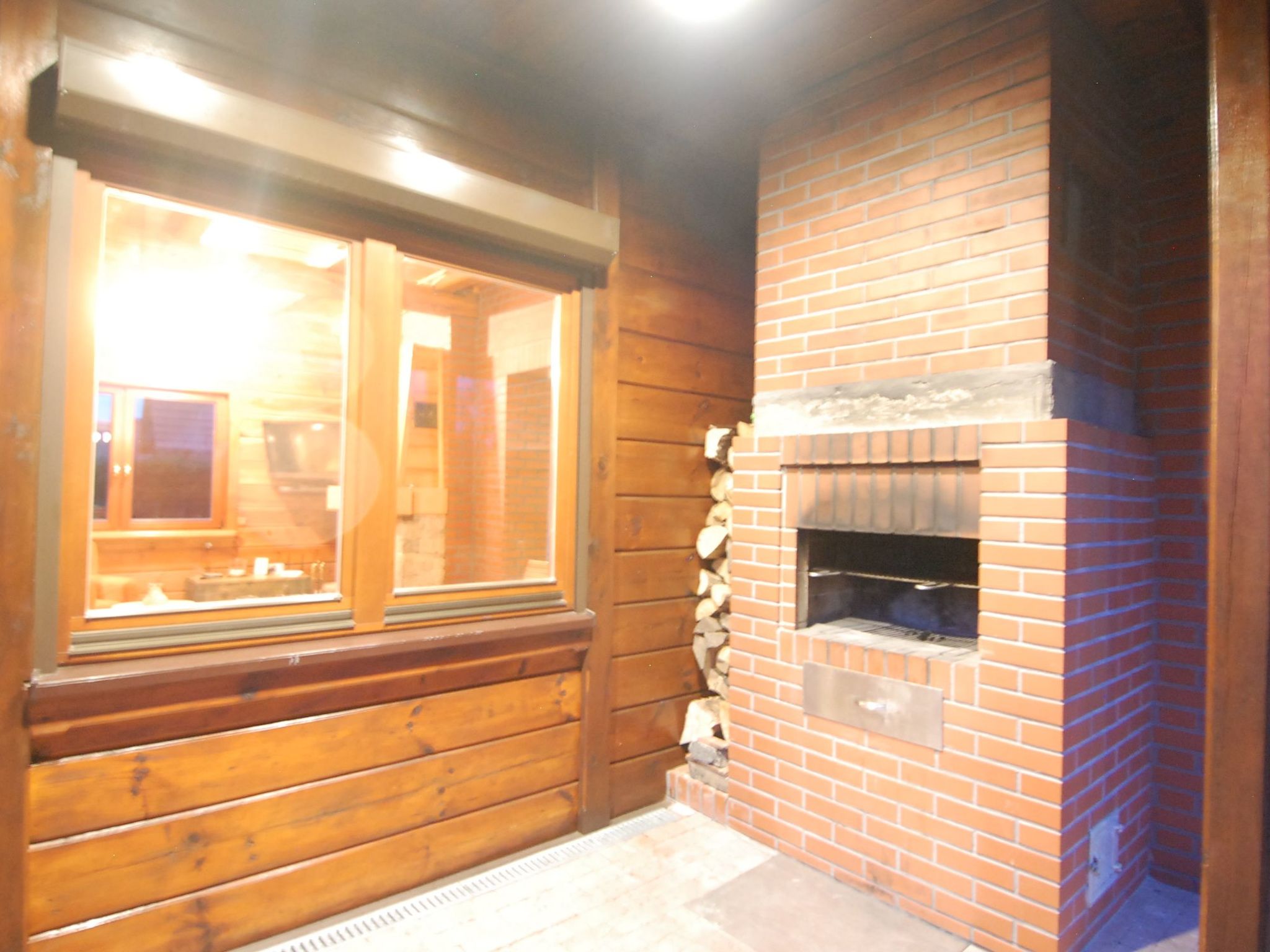 Mit Schwimmbad-Binnen