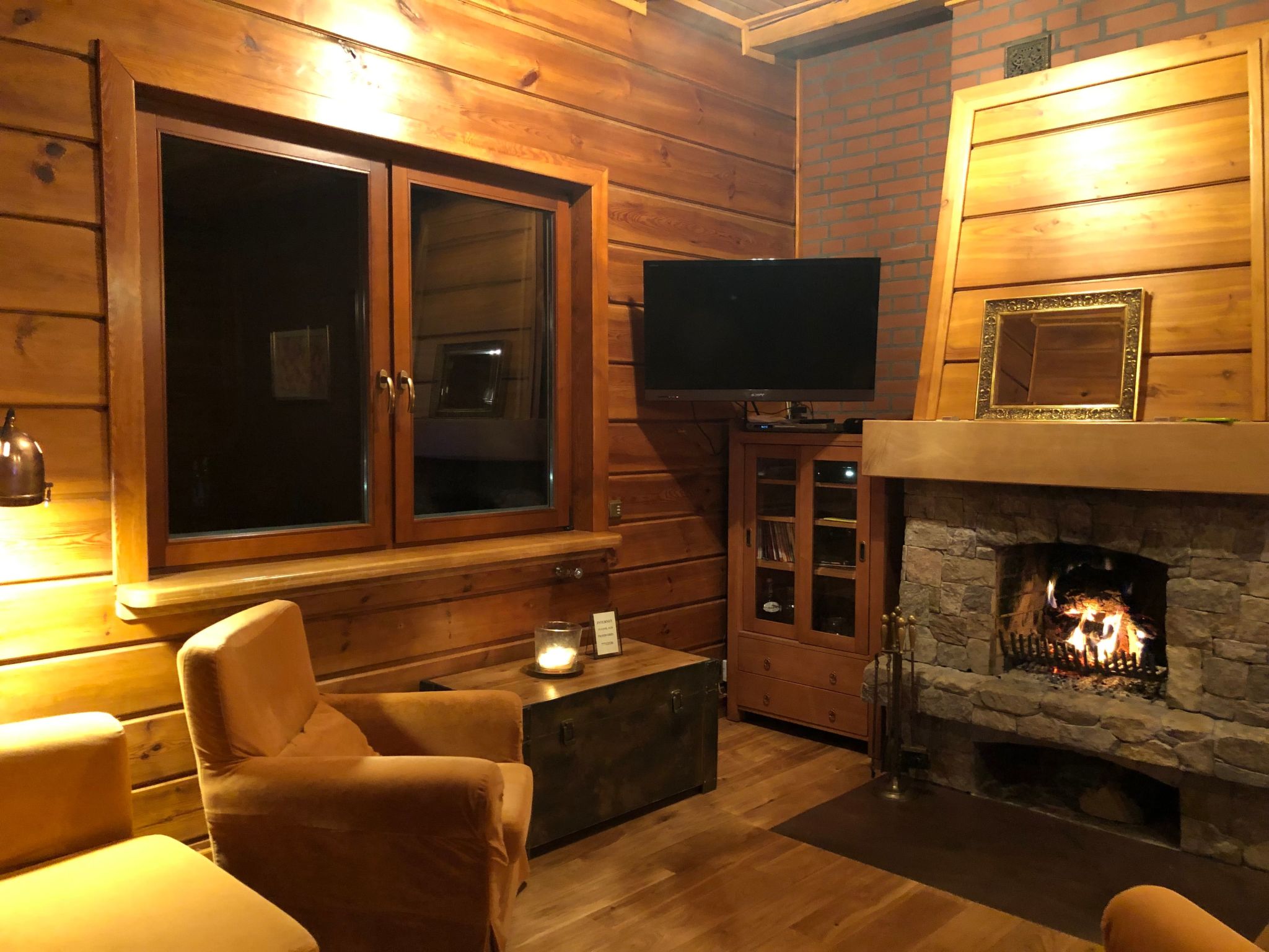 Mit Schwimmbad-Binnen