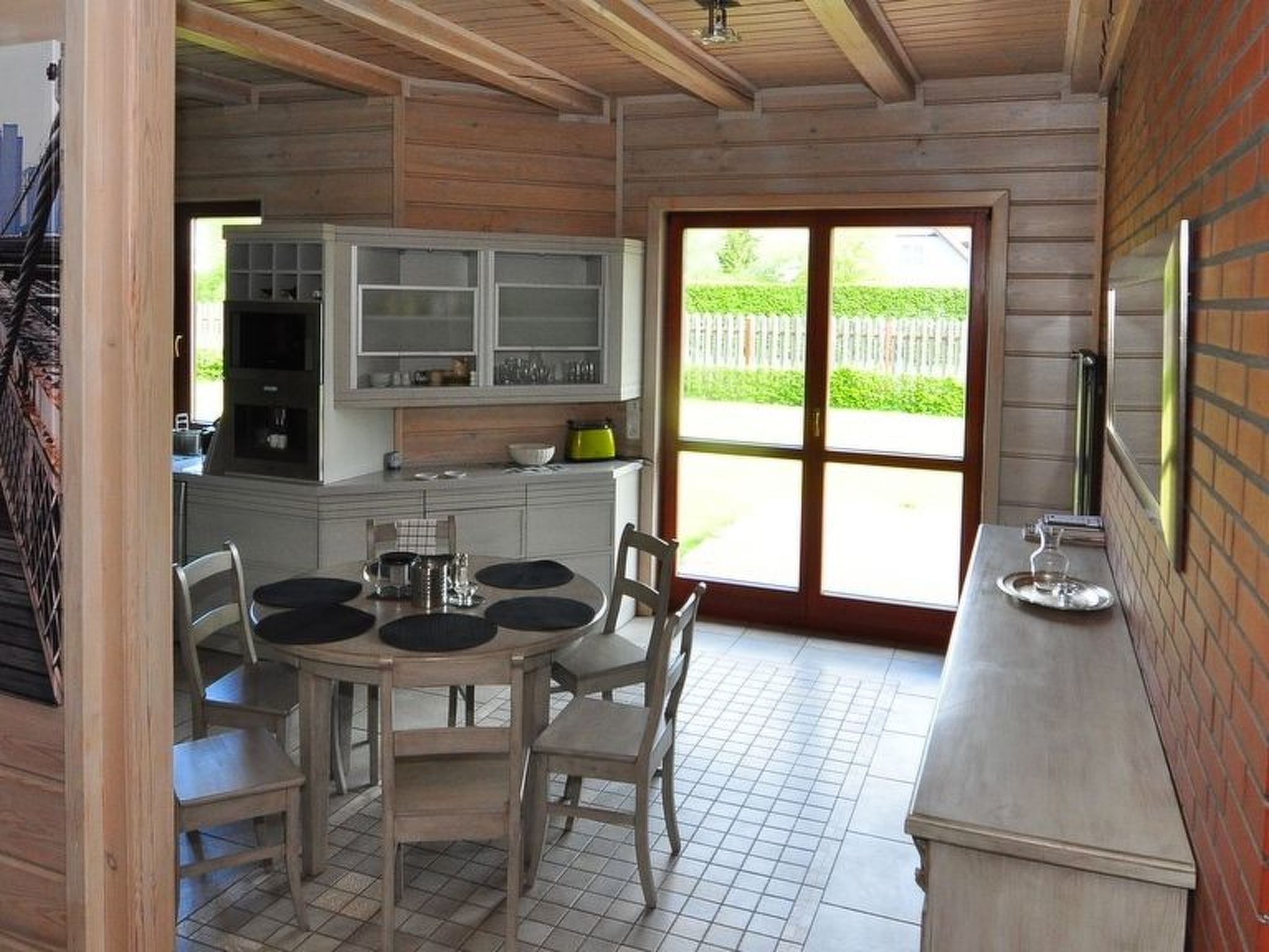 Mit Schwimmbad-Binnen