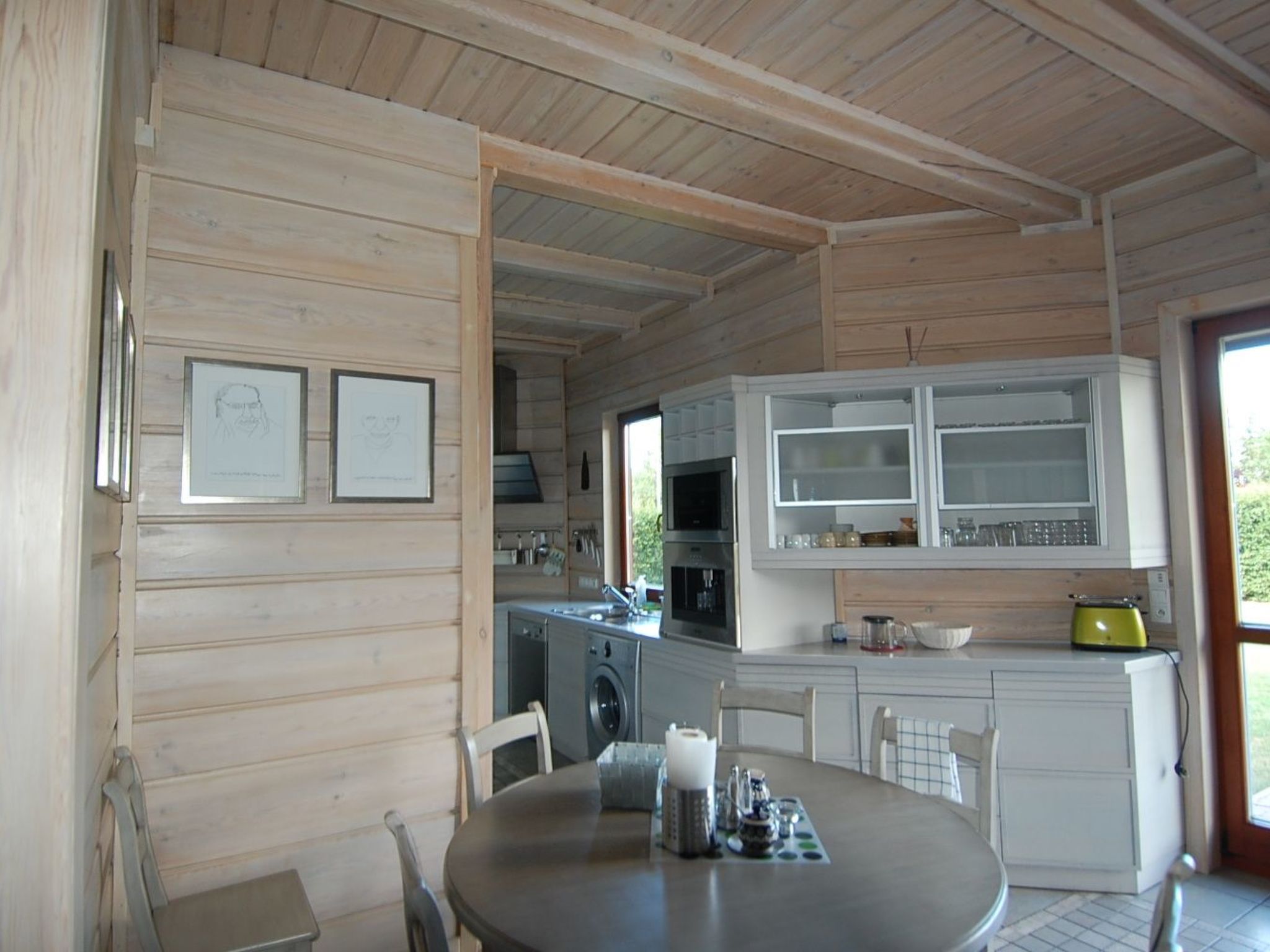 Mit Schwimmbad-Binnen