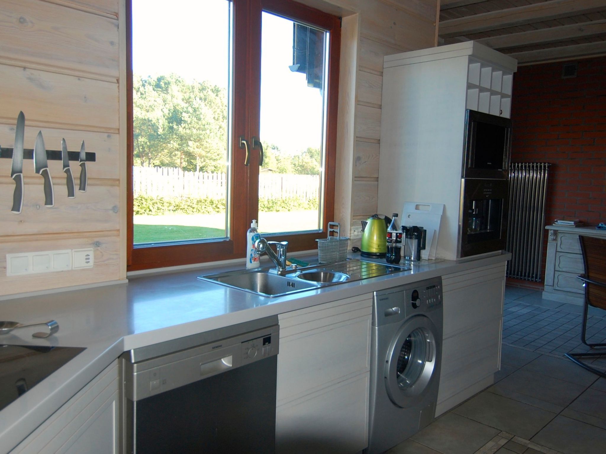 Mit Schwimmbad-Binnen