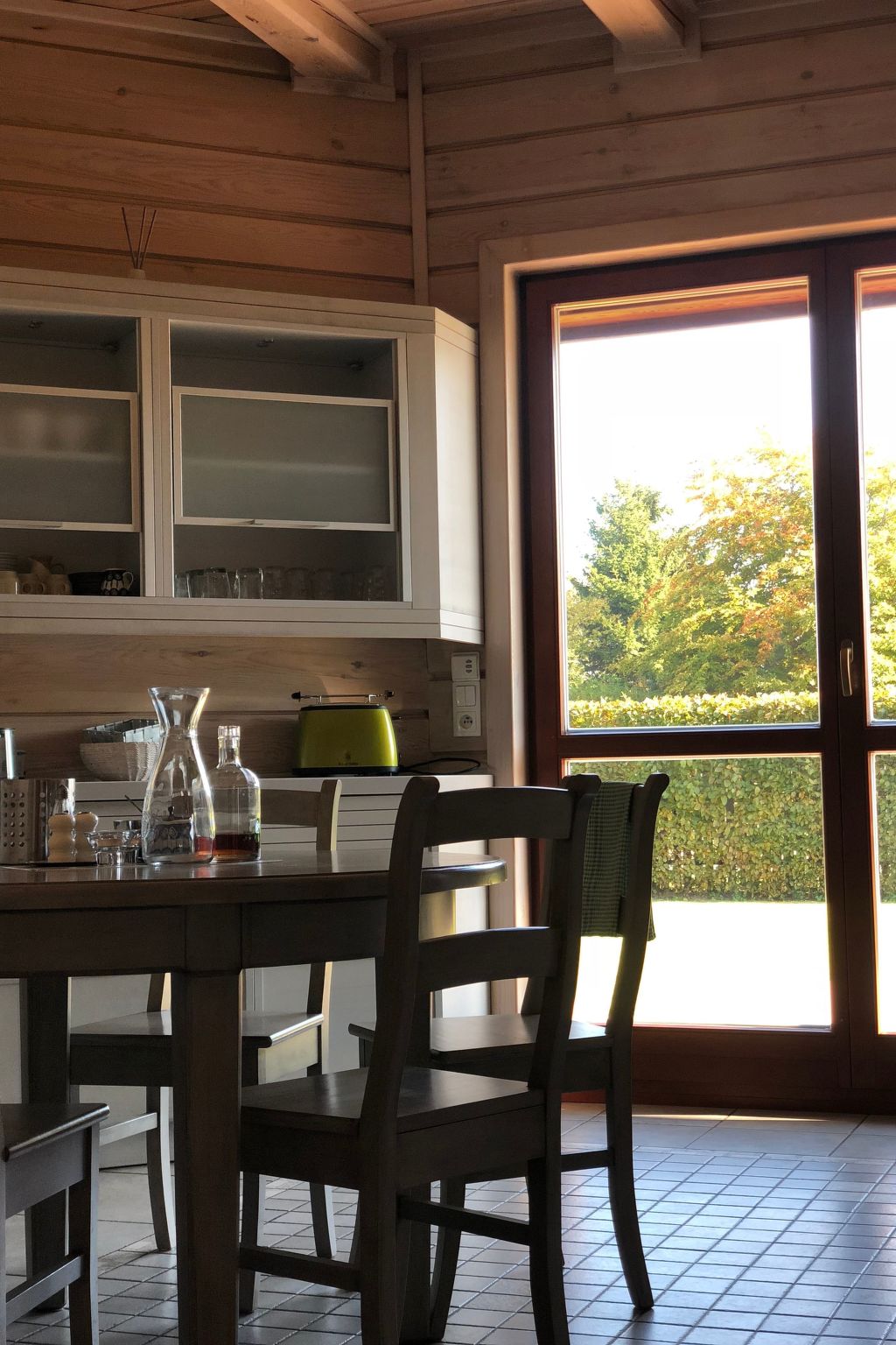 Mit Schwimmbad-Binnen