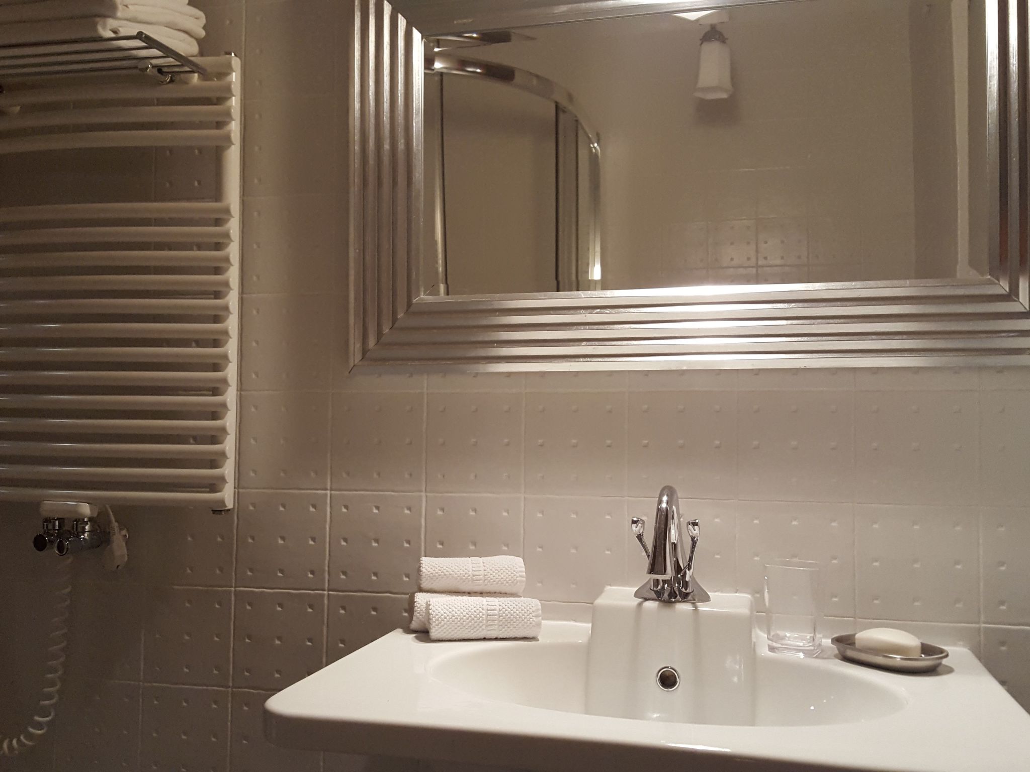 Mit Schwimmbad-Binnen