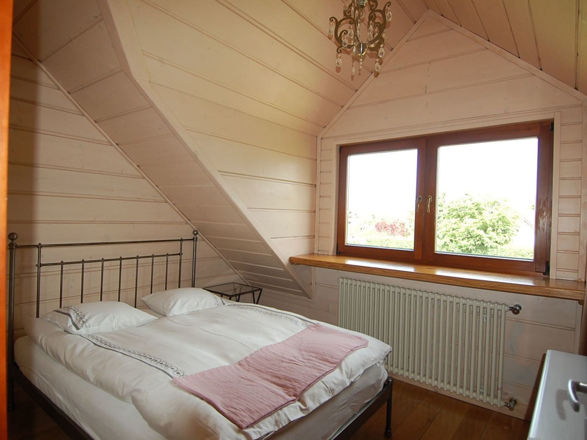 Mit Schwimmbad-Binnen